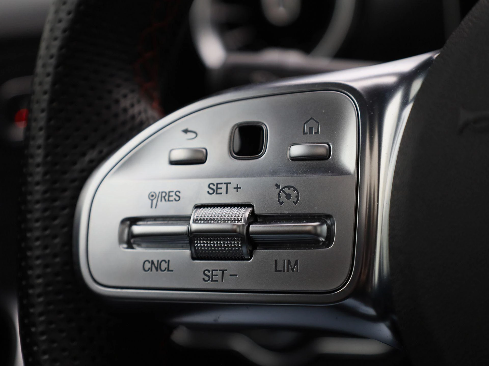 Mercedes-Benz-A-Klasse-image-18