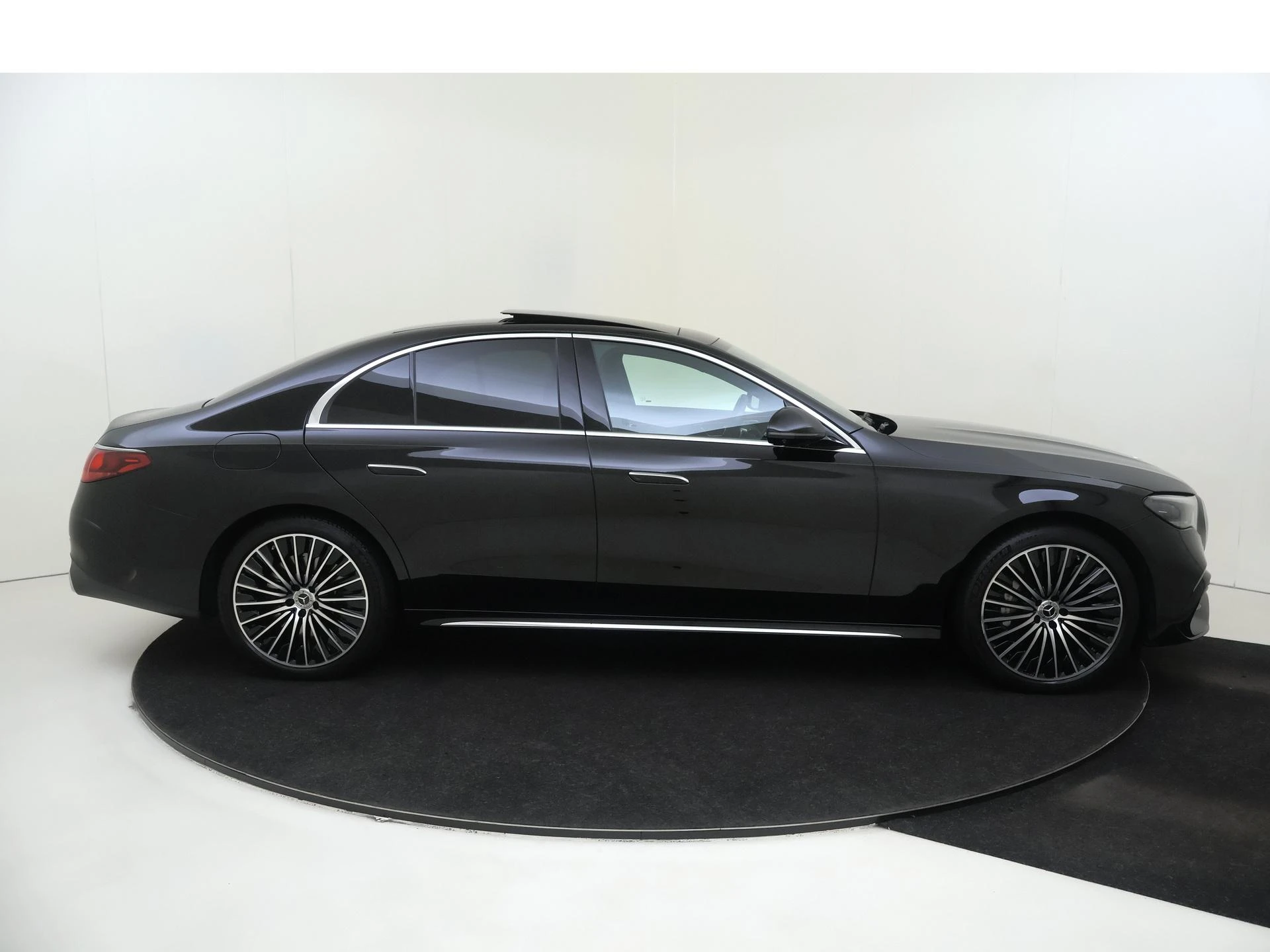Mercedes-Benz-E-Klasse-image-8