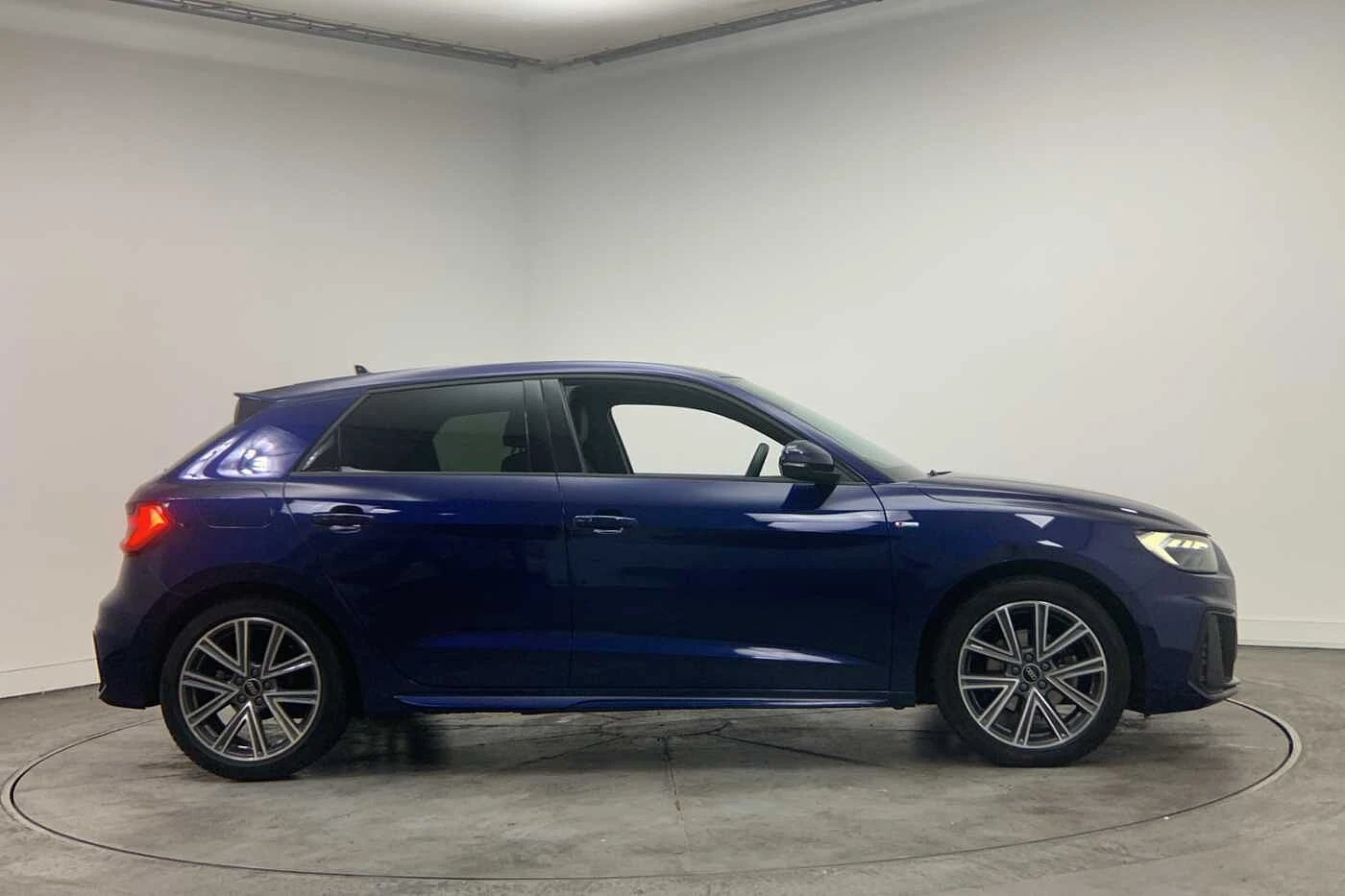 Audi-A1 Sportback-image-3