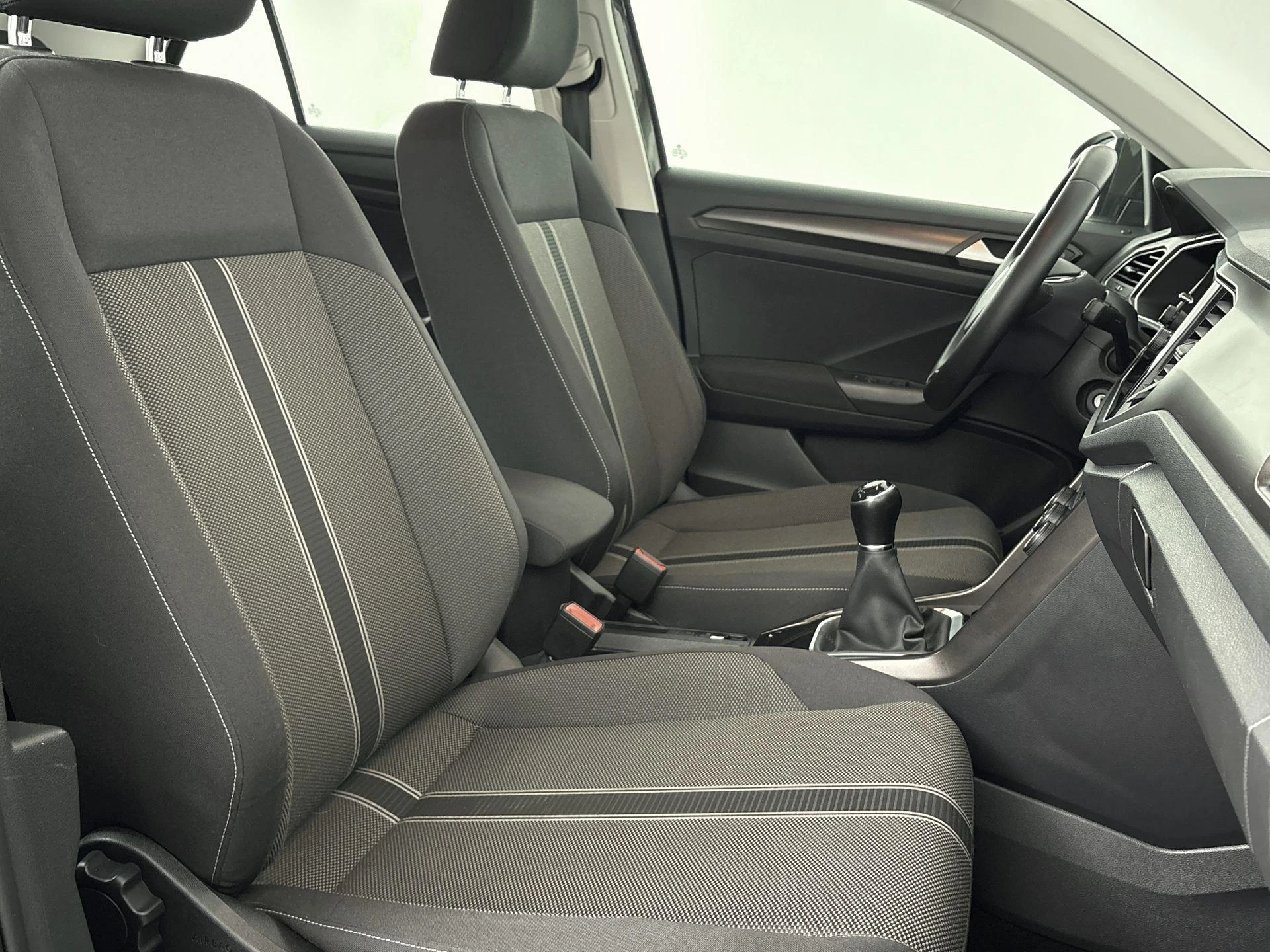 Volkswagen-T-Roc-image-26