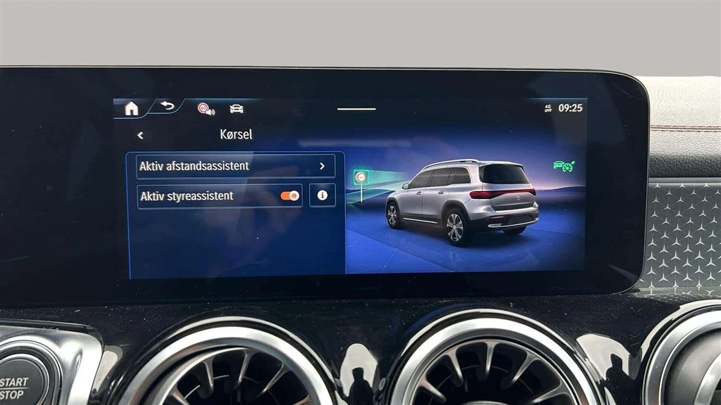 Mercedes-Benz-EQB-image-18