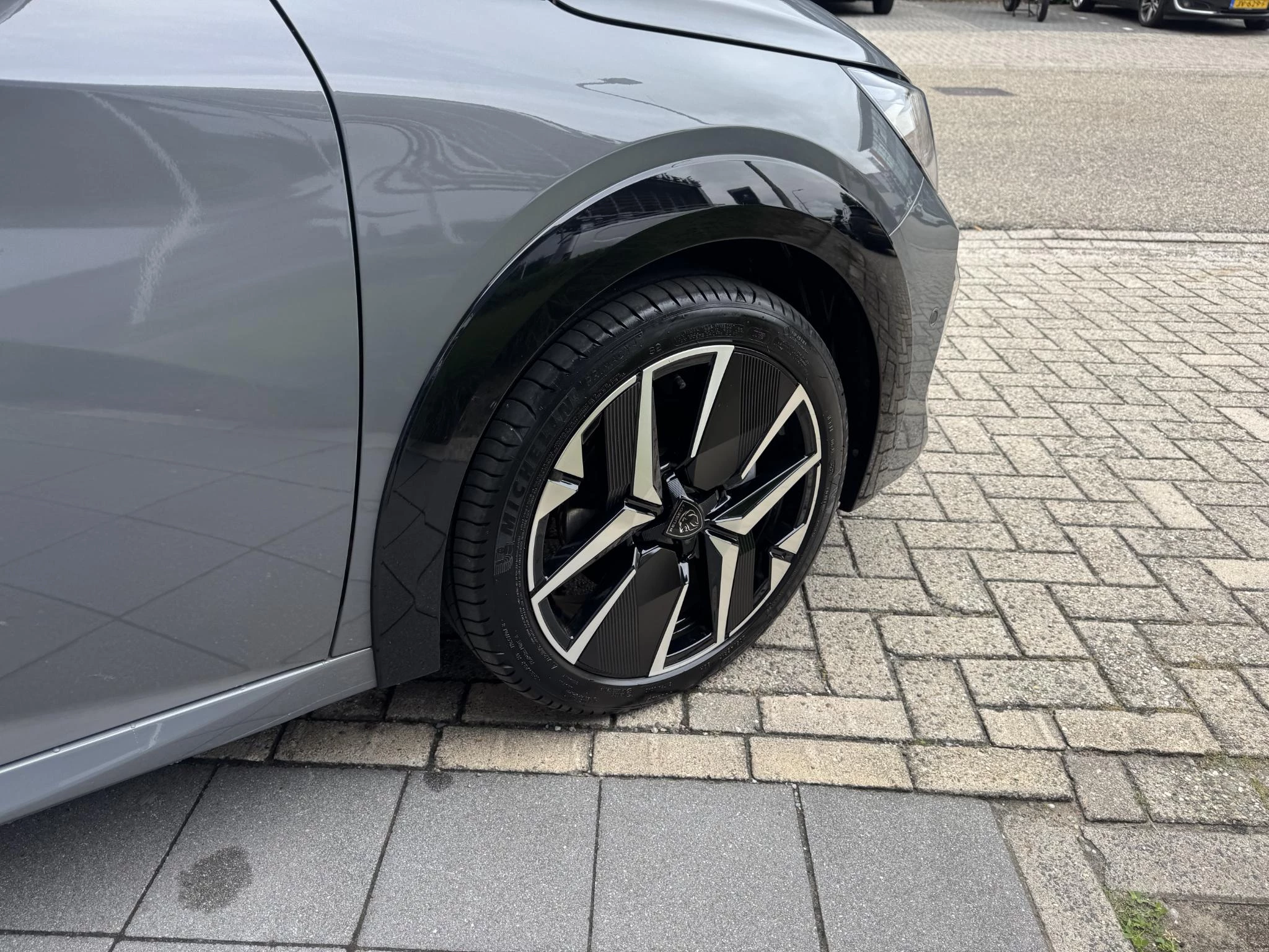 Peugeot 208 1.2 Hybrid 100 e-DCS6 GT