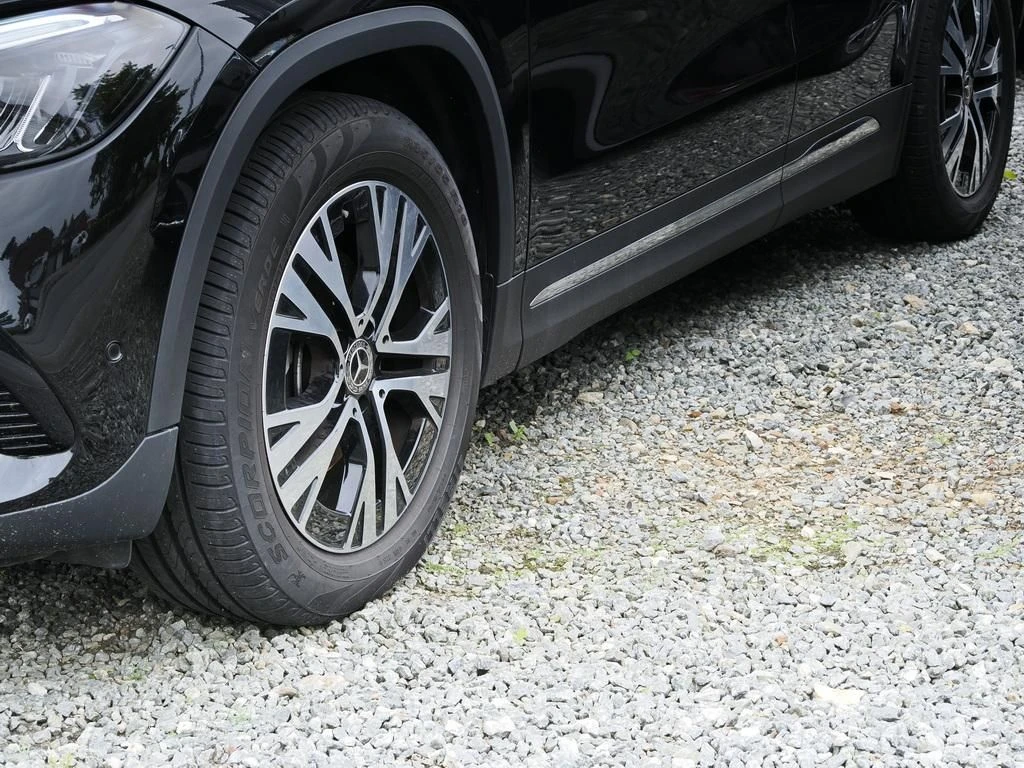 Mercedes-Benz-GLA 200 d-image-6