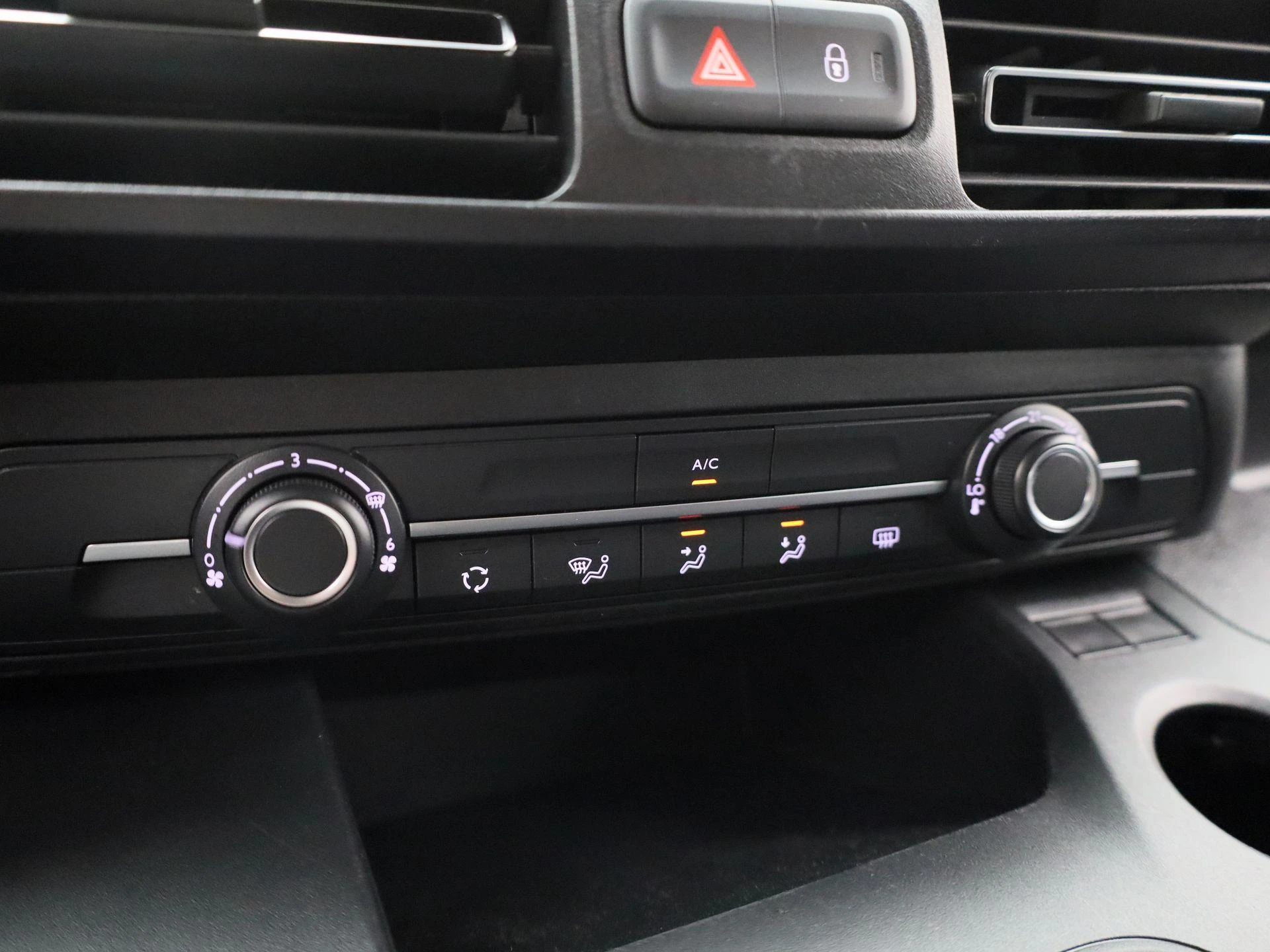 Opel-Combo Life-image-24