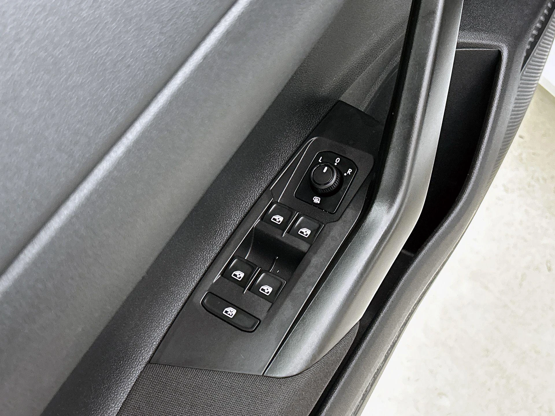 Volkswagen-Polo-image-23