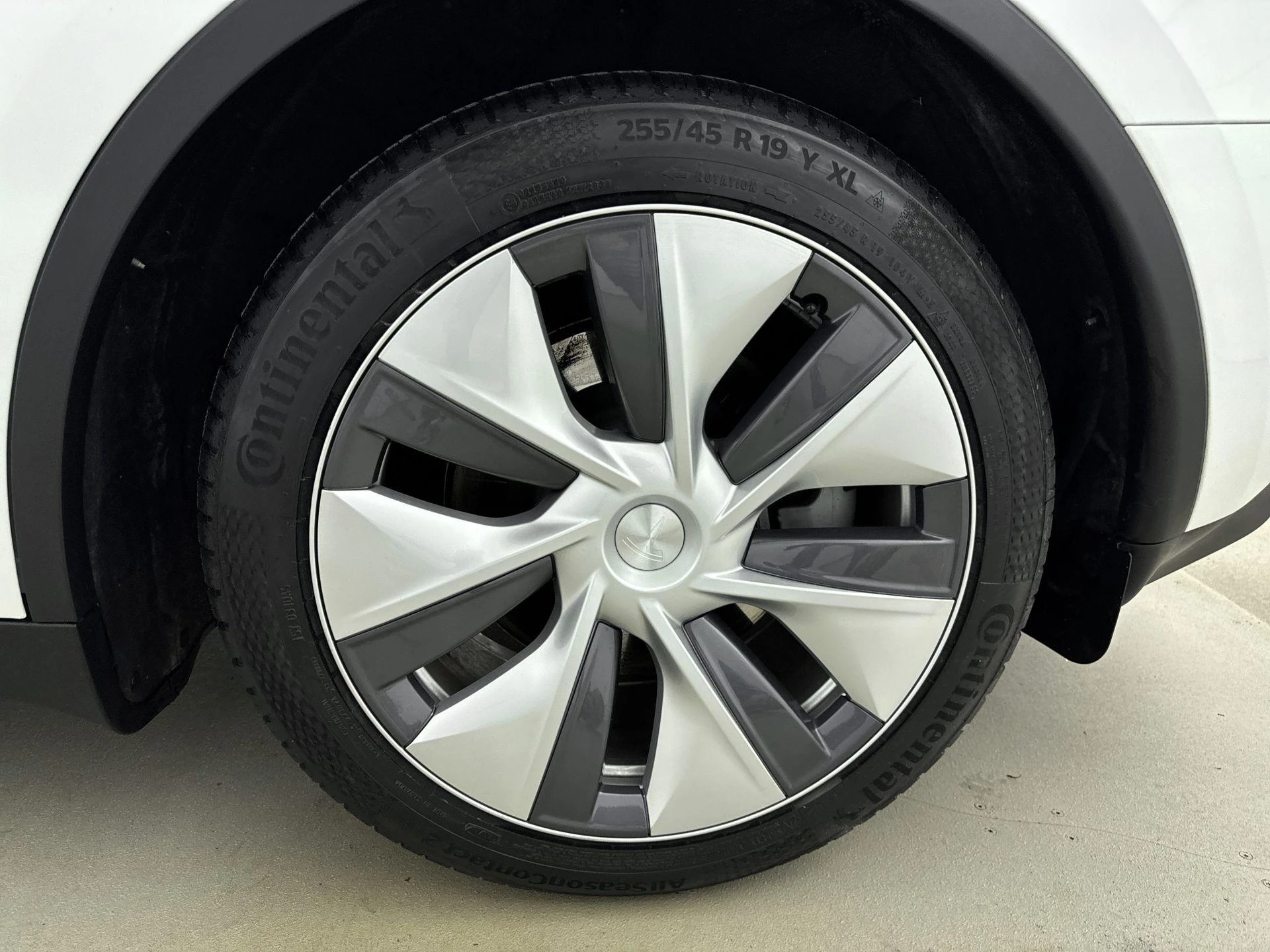 Tesla-Model Y-image-16