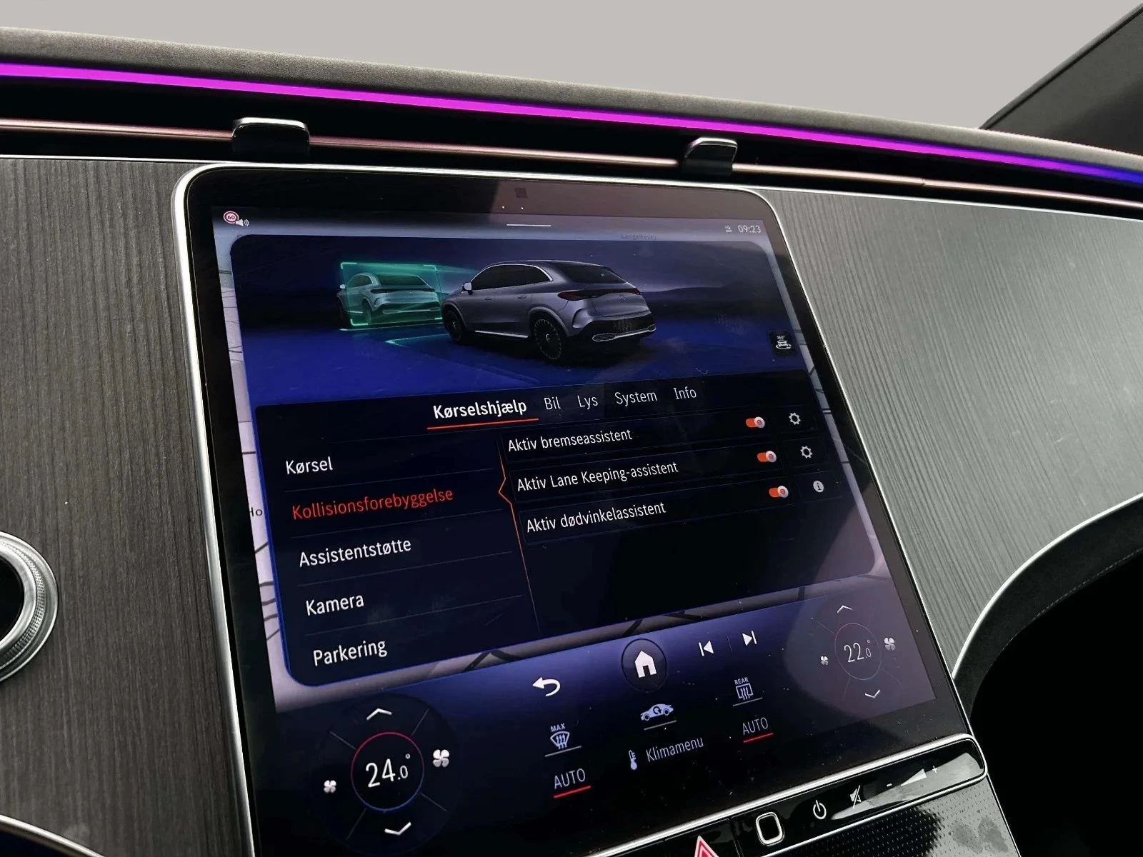 Mercedes-Benz-EQE-image-18