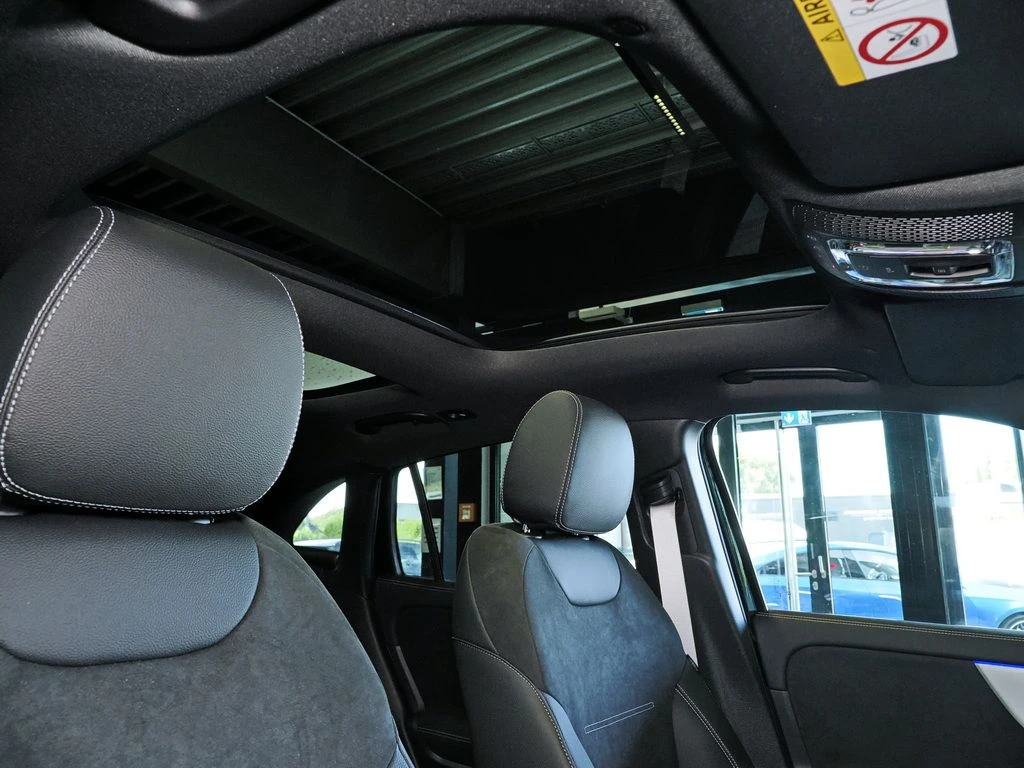 Mercedes-Benz-GLA 200 d-image-12
