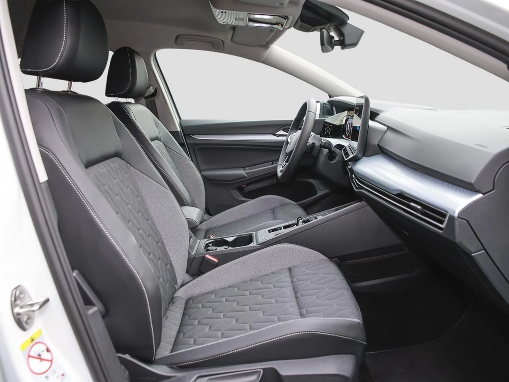 Volkswagen Golf 8 FL 1.5 eTSI Energy AHK, RFK, Navi VAL