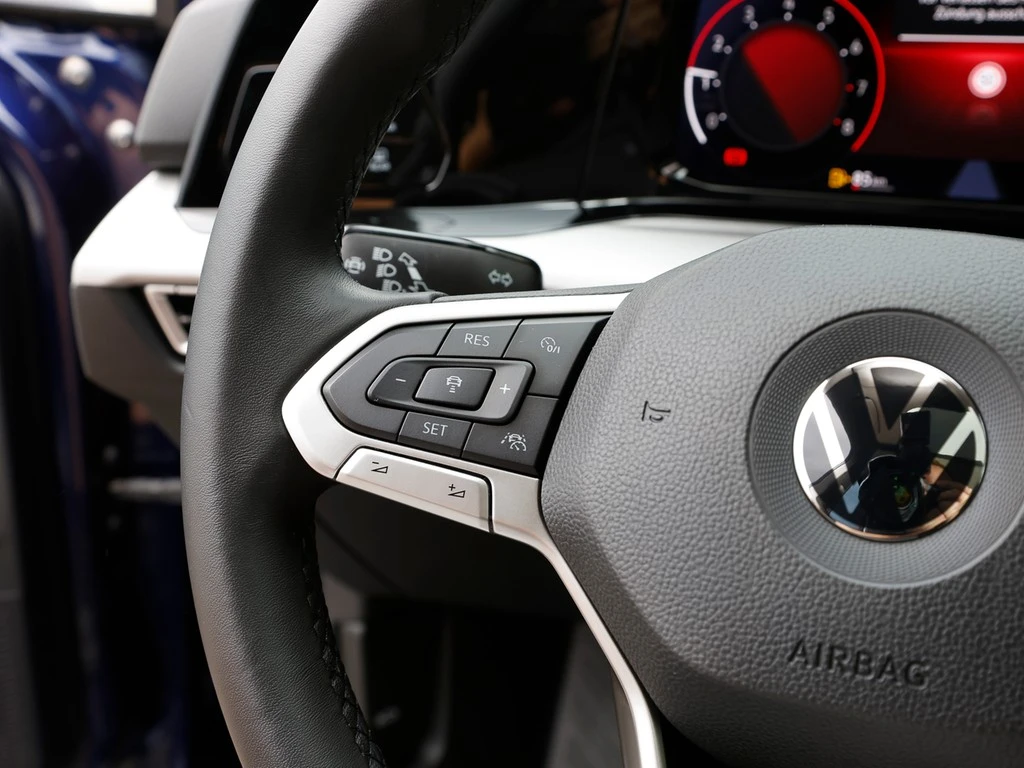 Volkswagen-Golf-image-15