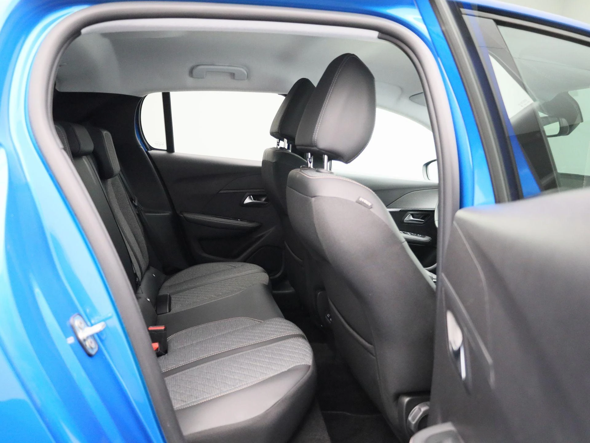 Peugeot e-208 - 36
