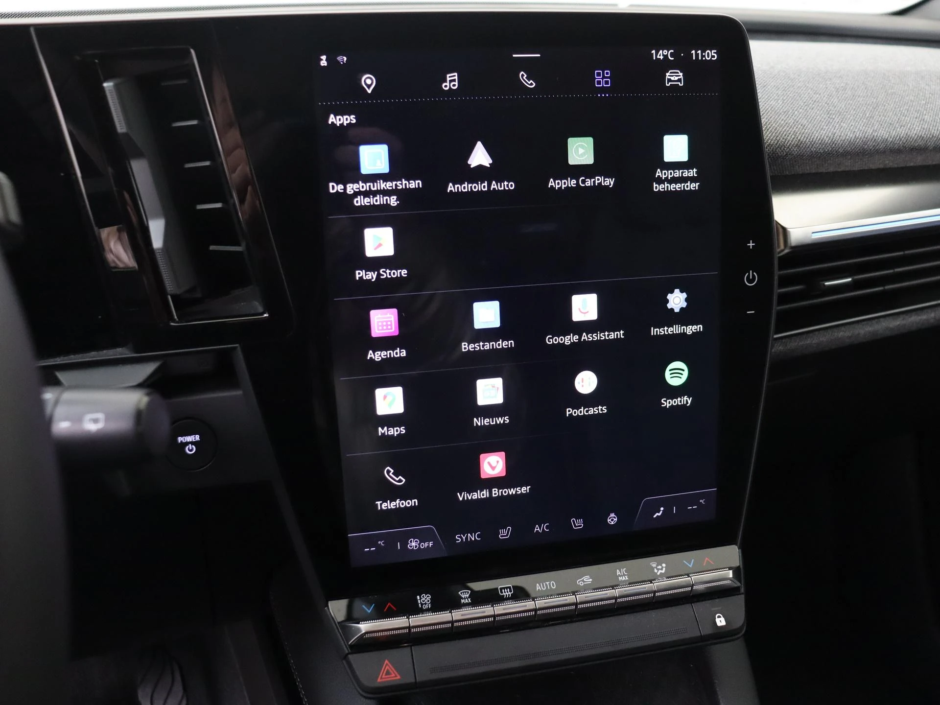 Renault-Megane E-Tech-image-12