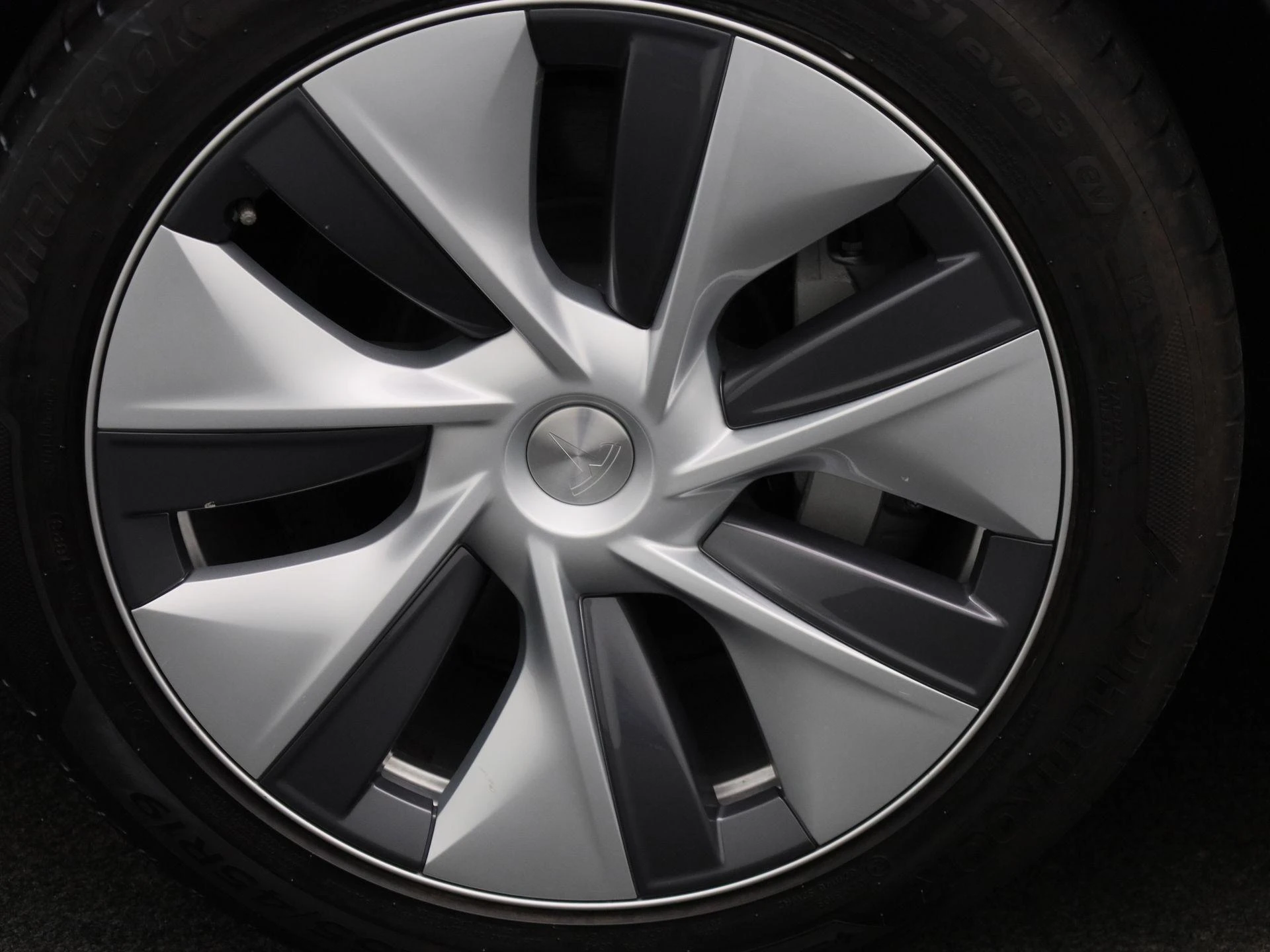 Tesla-Model Y-image-14