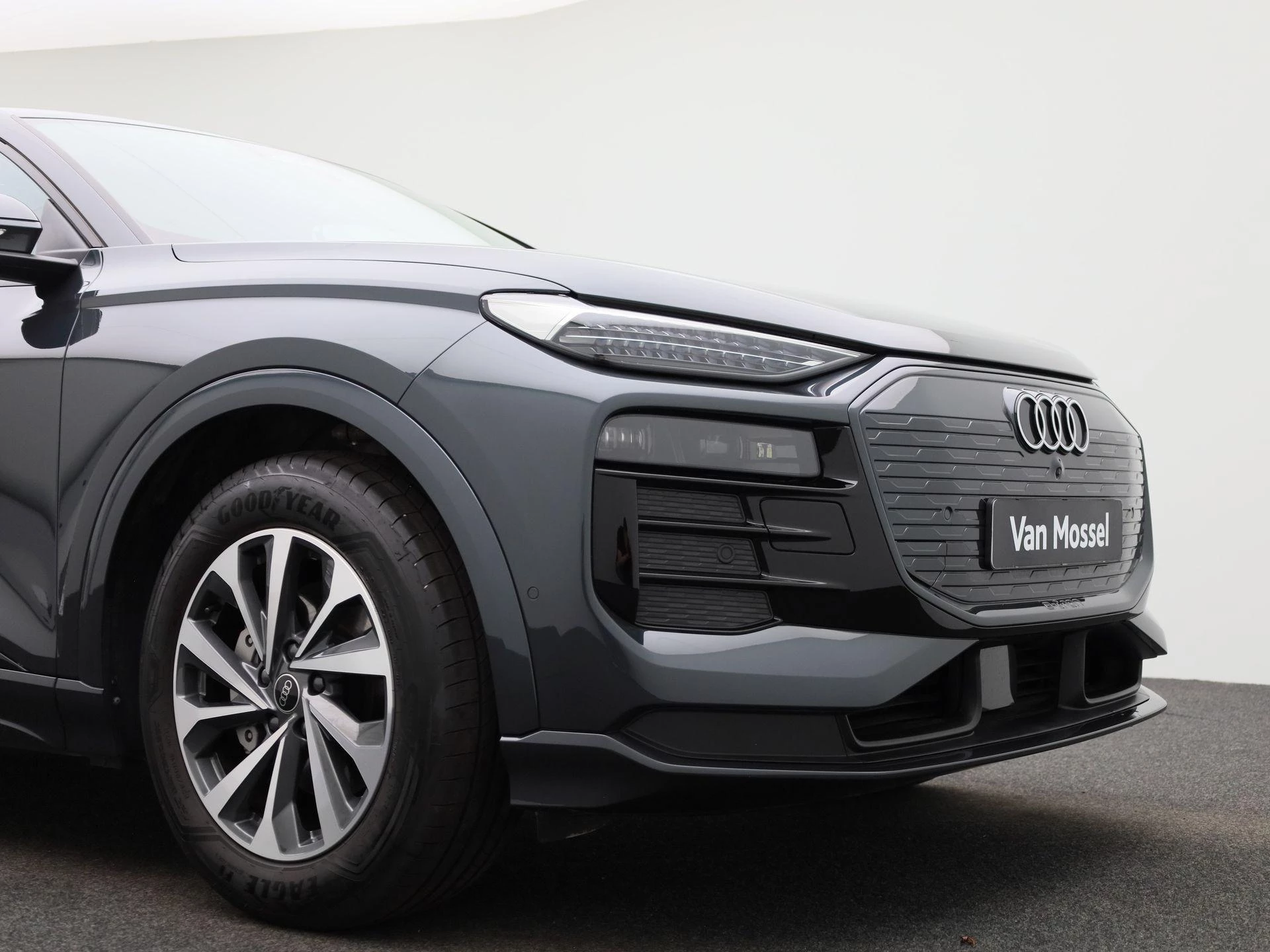 Audi-Q6 e-tron-image-58