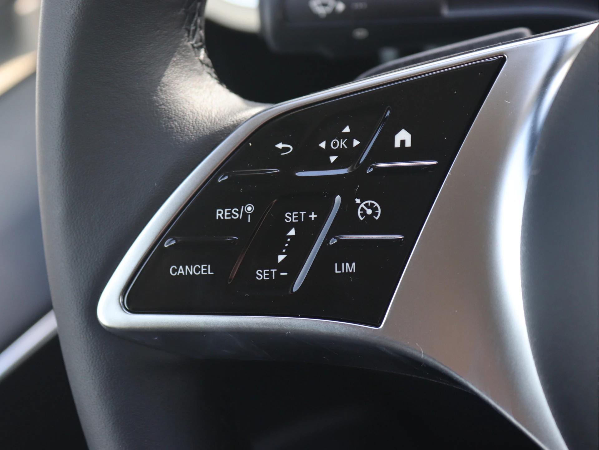 Mercedes-Benz-Vito-image-6