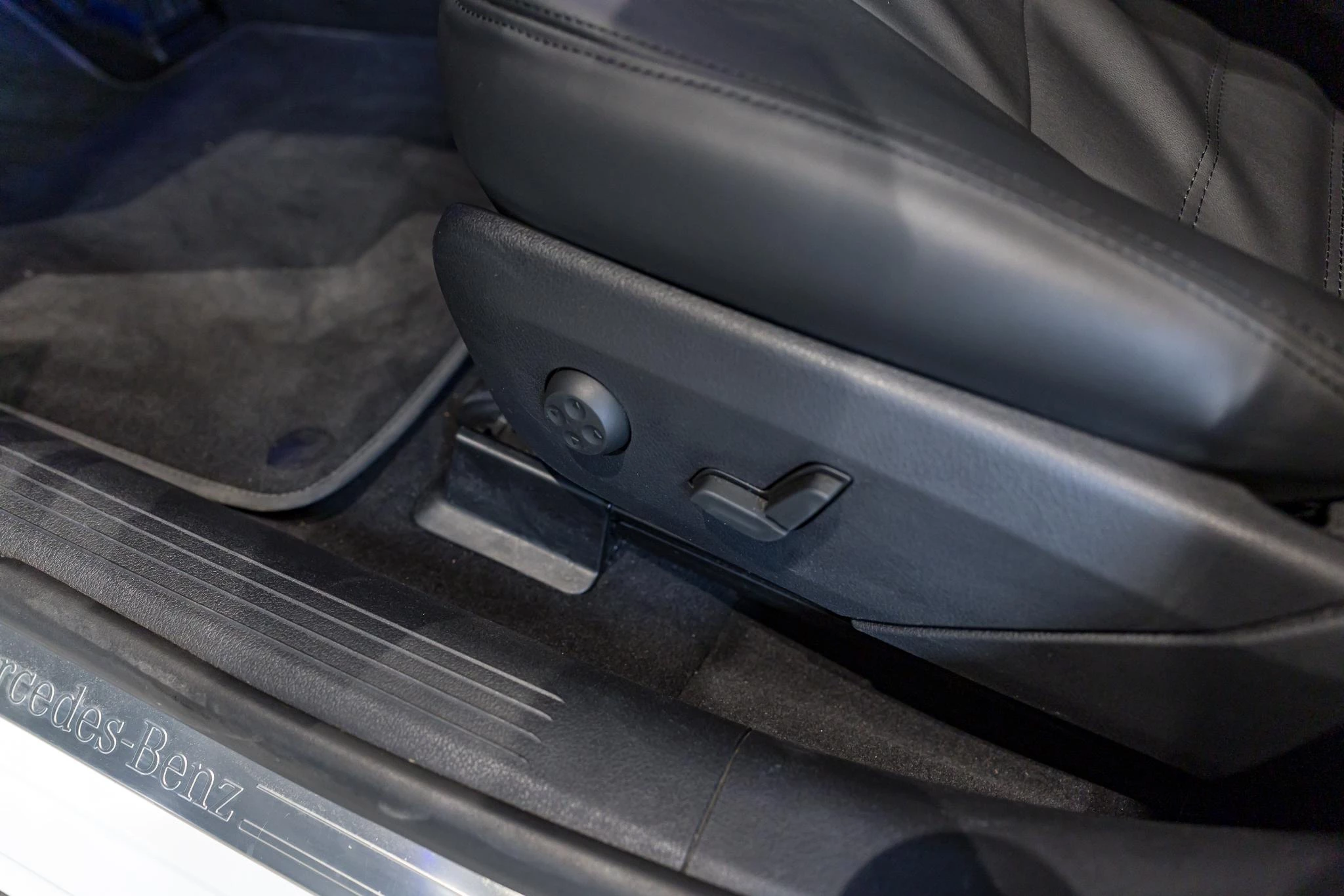 Mercedes-Benz-EQE-image-21