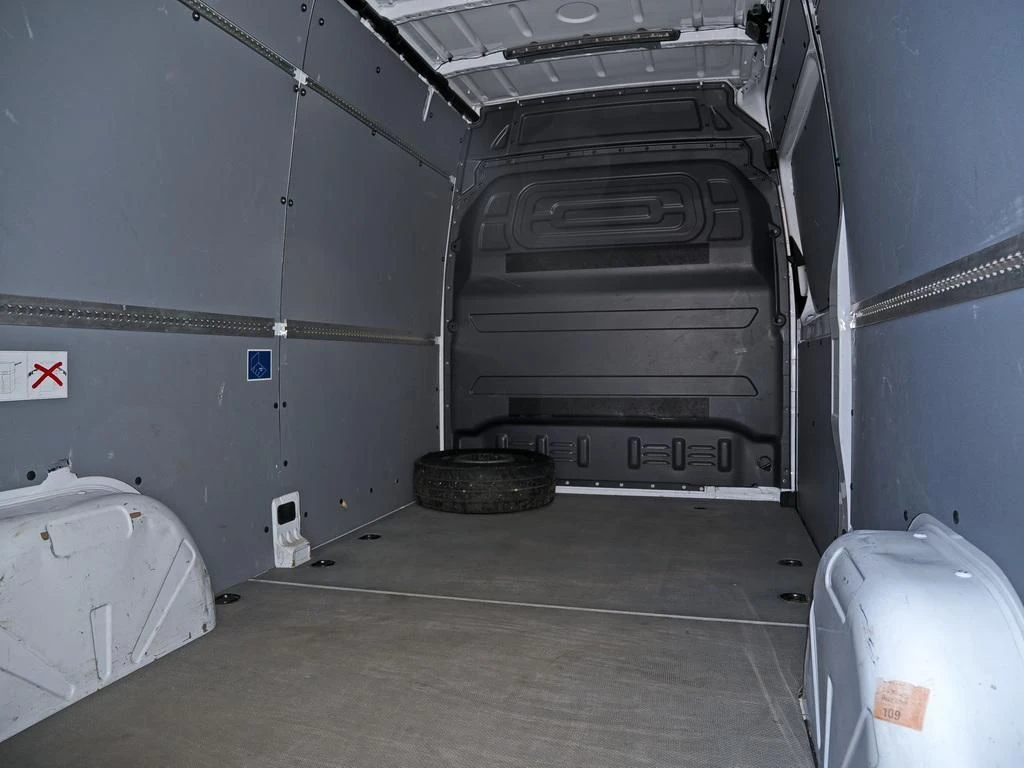 Mercedes-Benz-Sprinter 211-image-12