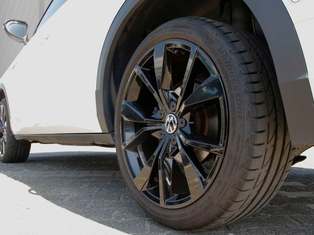 Volkswagen T-Roc 2.0 TSI 4Motion R-Line Black Style 19"Pano AHK Navi+VC ACC LED RFK+PDC SHZ