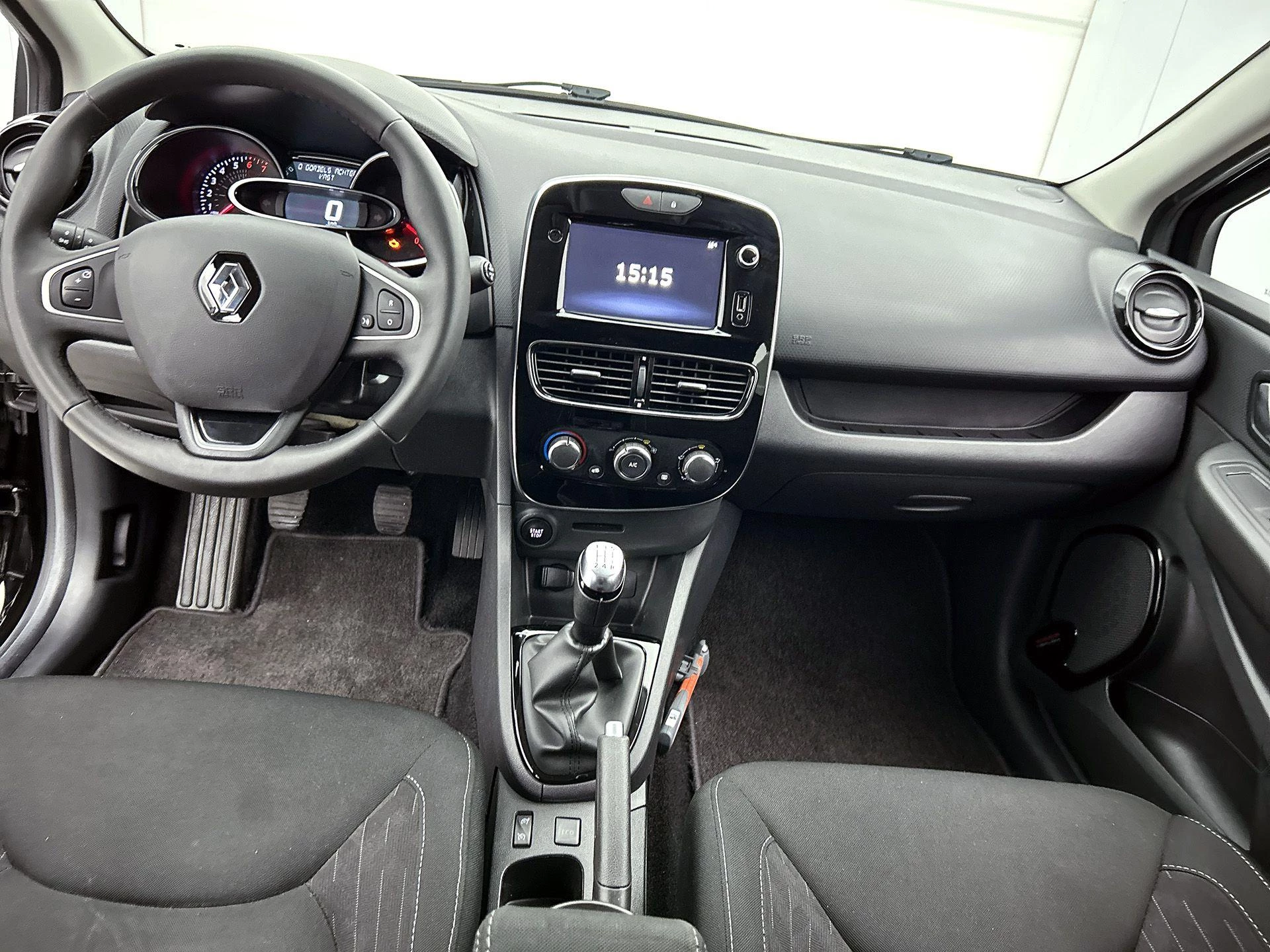 Renault-Clio-image-19