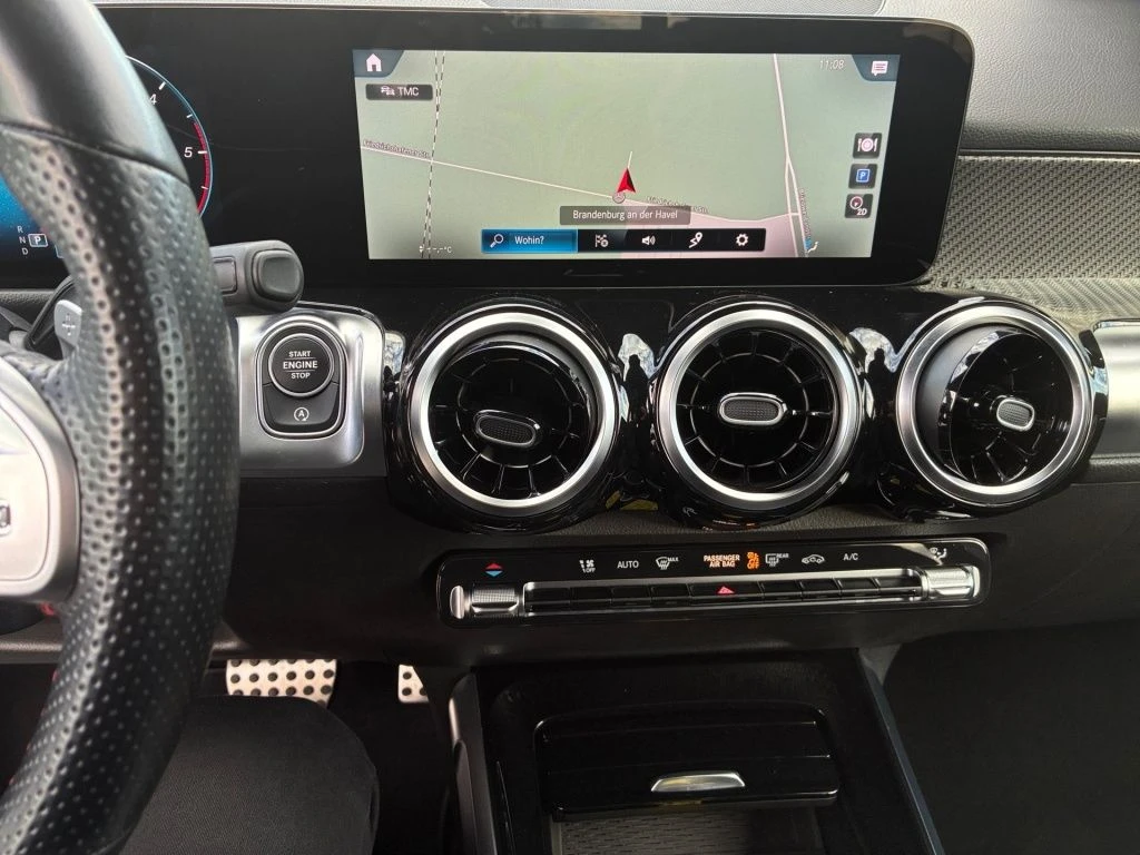 Mercedes-Benz-GLB 220 d-image-7