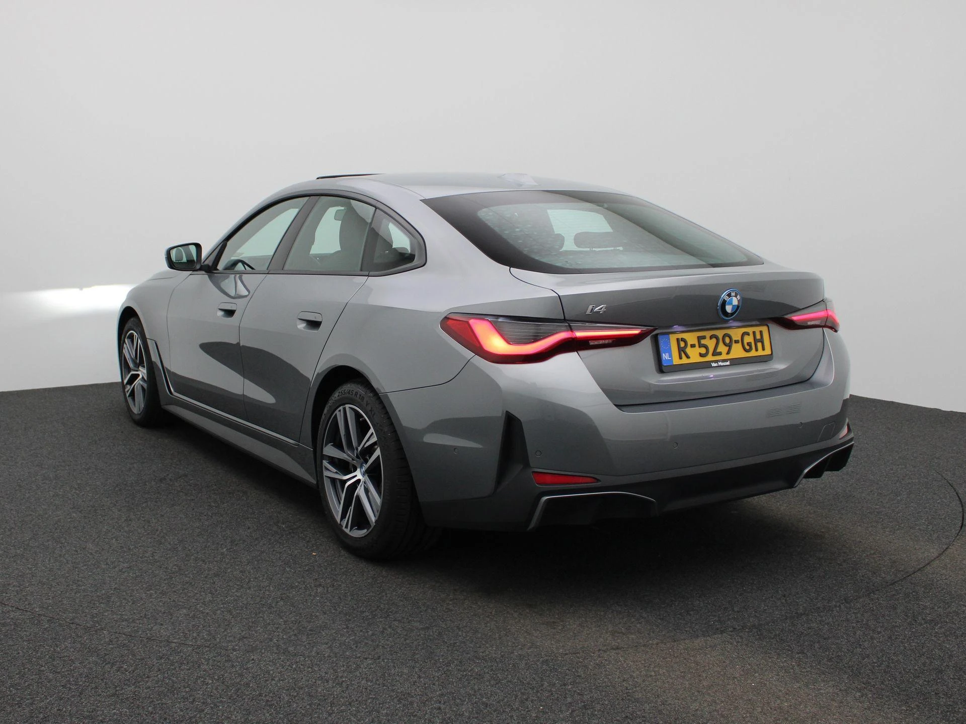 BMW-i4-image-1