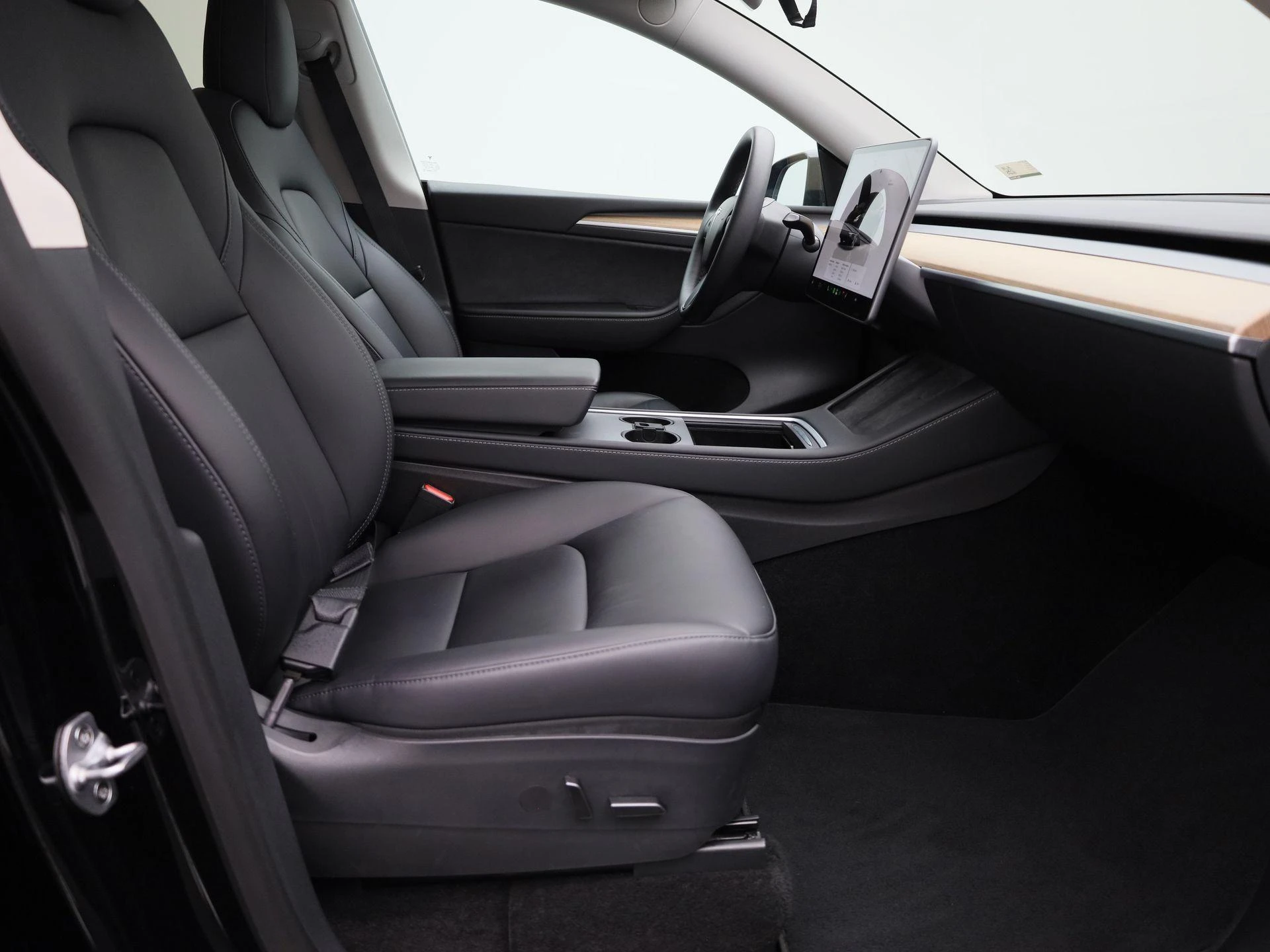 Tesla-Model Y-image-29