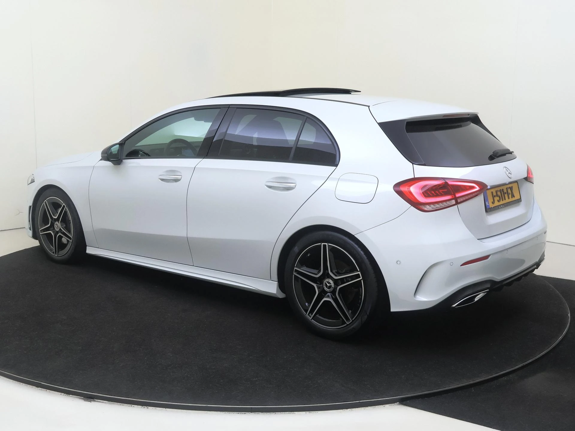 Mercedes-Benz-A-Klasse-image-2