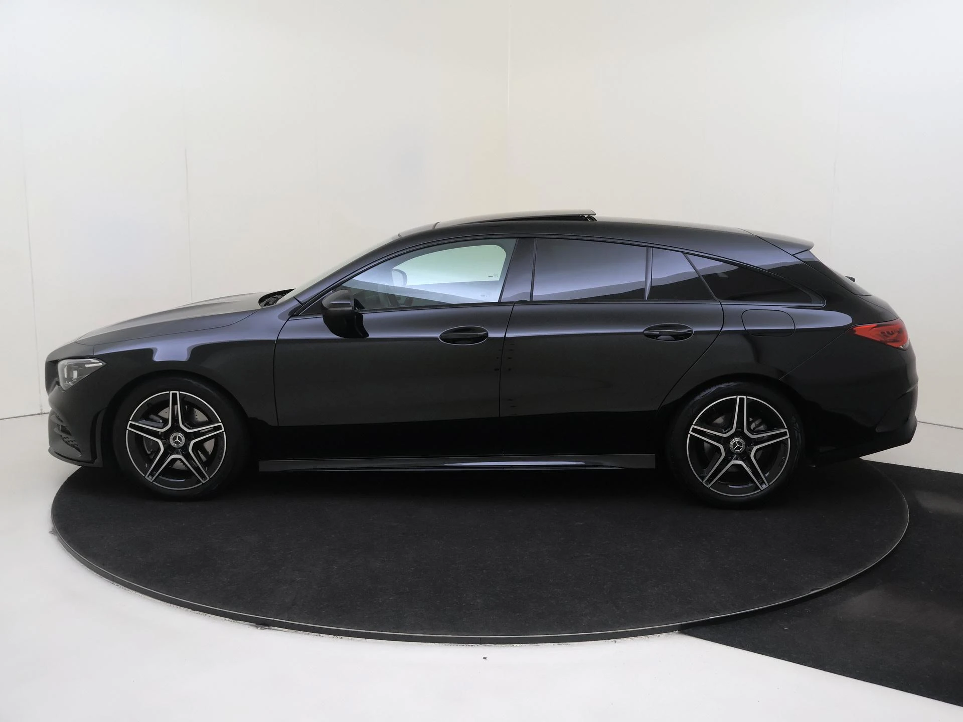 Mercedes-Benz CLA Shooting Brake 200 AMG Line