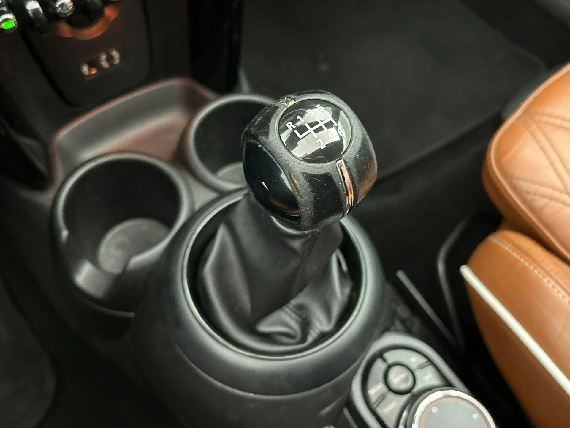 MINI-Cooper Cabrio-image-23