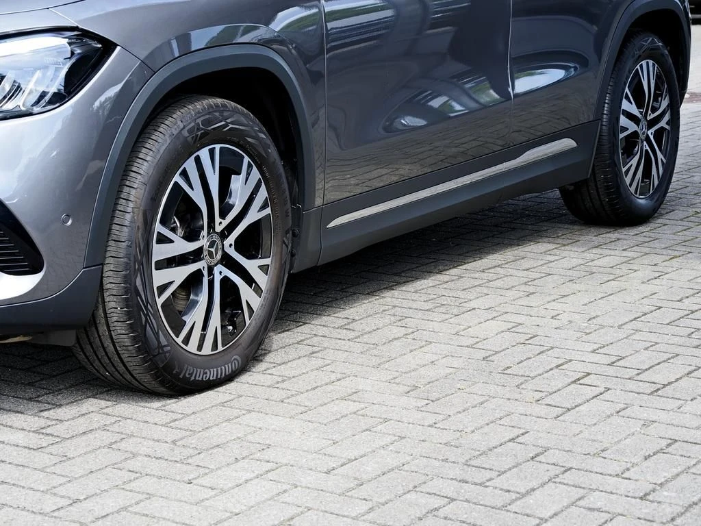Mercedes-Benz-GLA 200 d-image-6