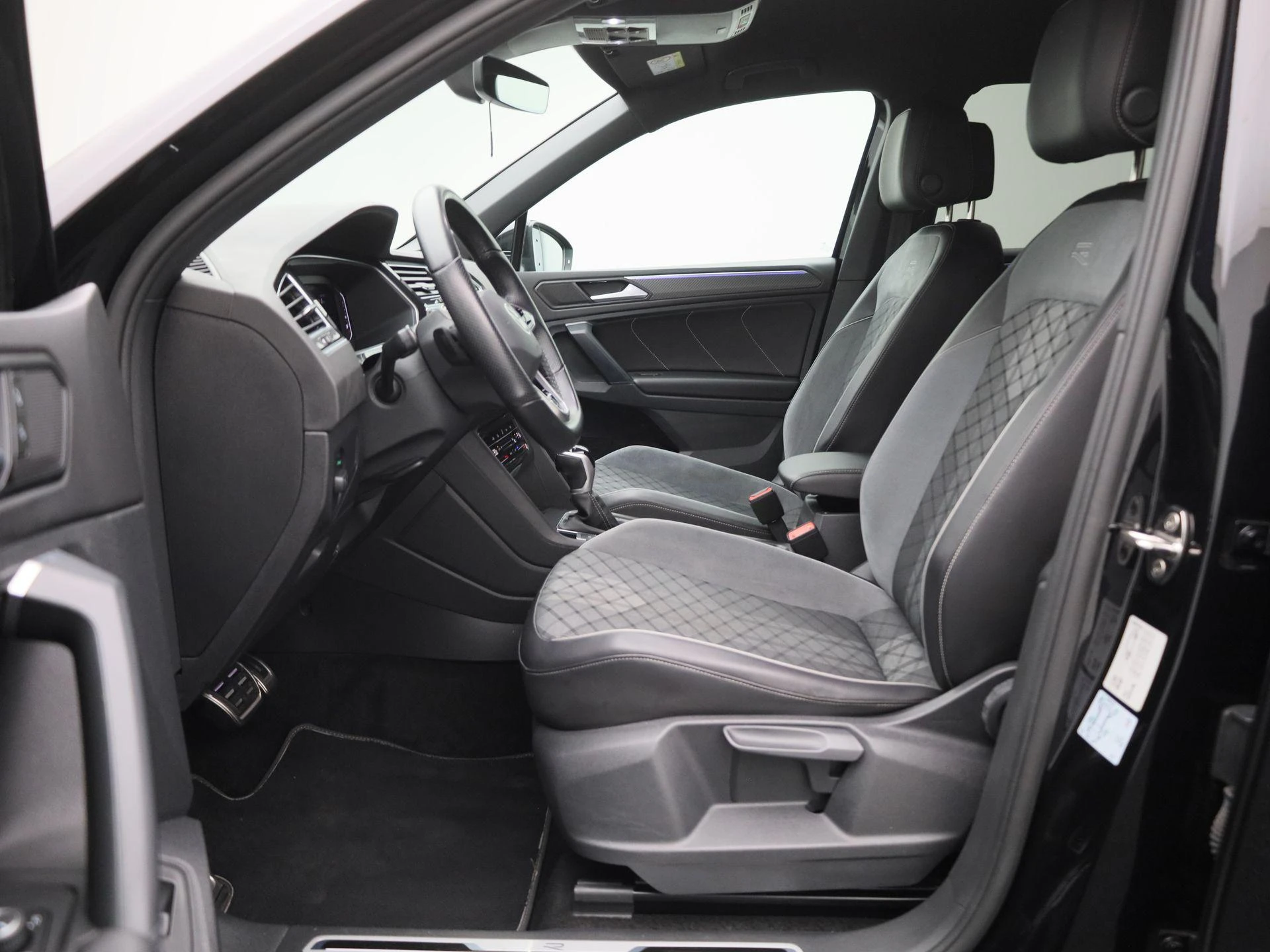 Volkswagen-Tiguan-image-10
