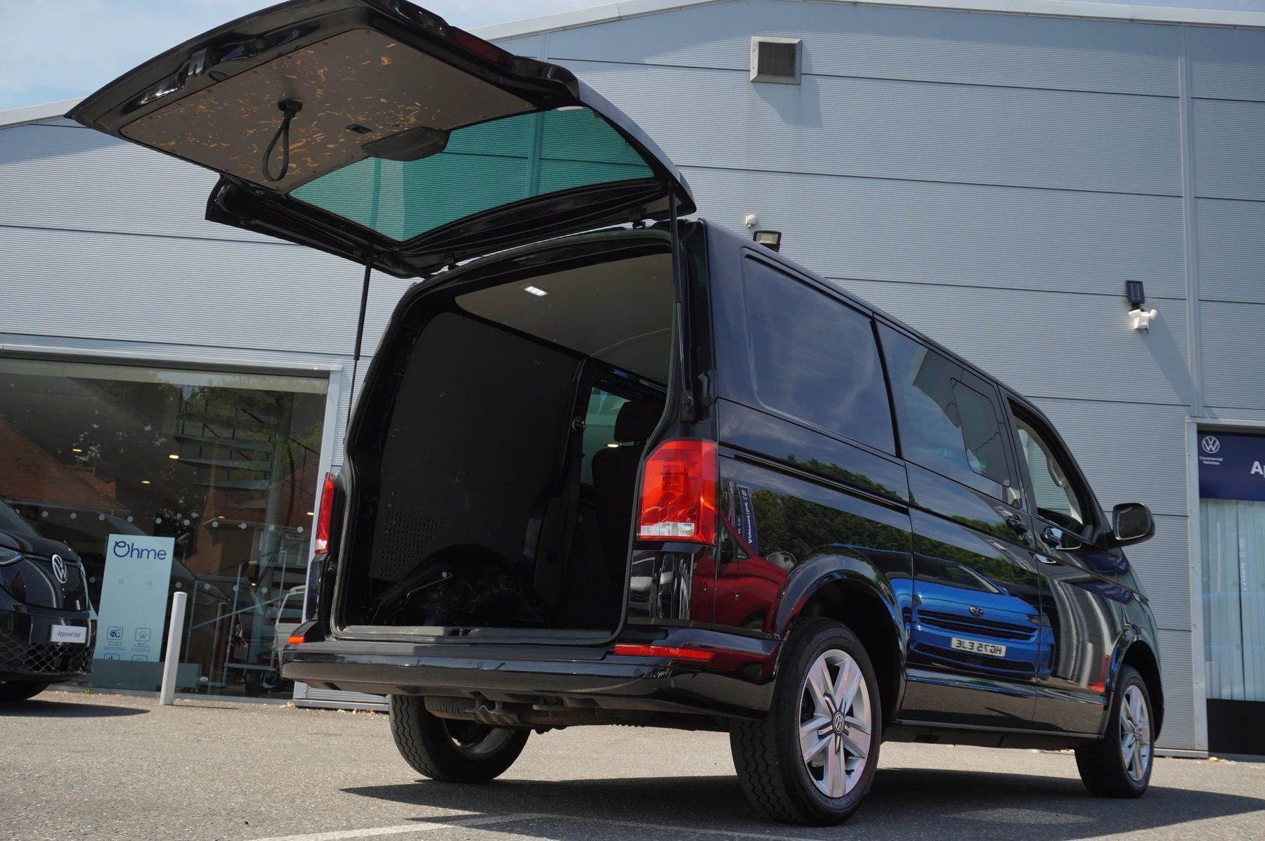Volkswagen-Transporter-image-18