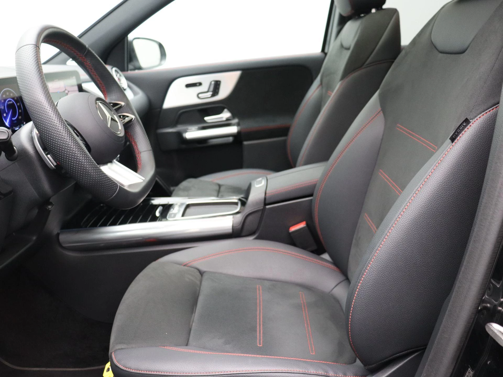 Mercedes-Benz-EQA-image-12