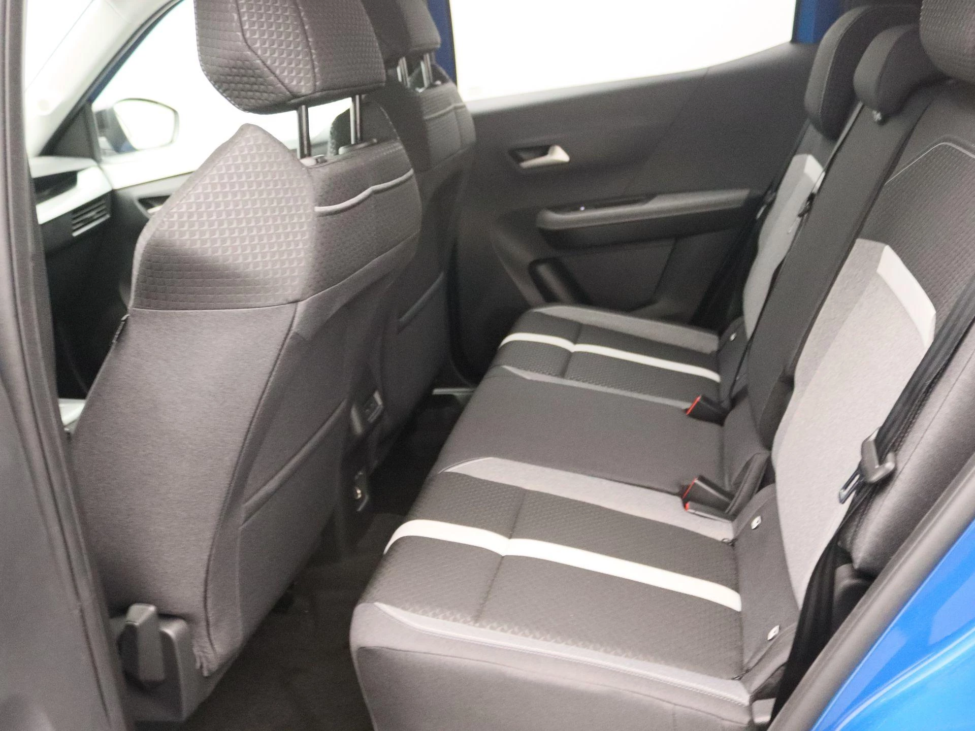 Opel-Frontera-image-12