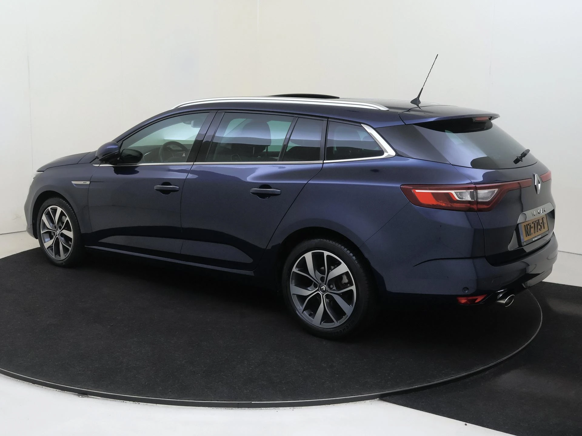 Renault-Mégane Estate-image-2