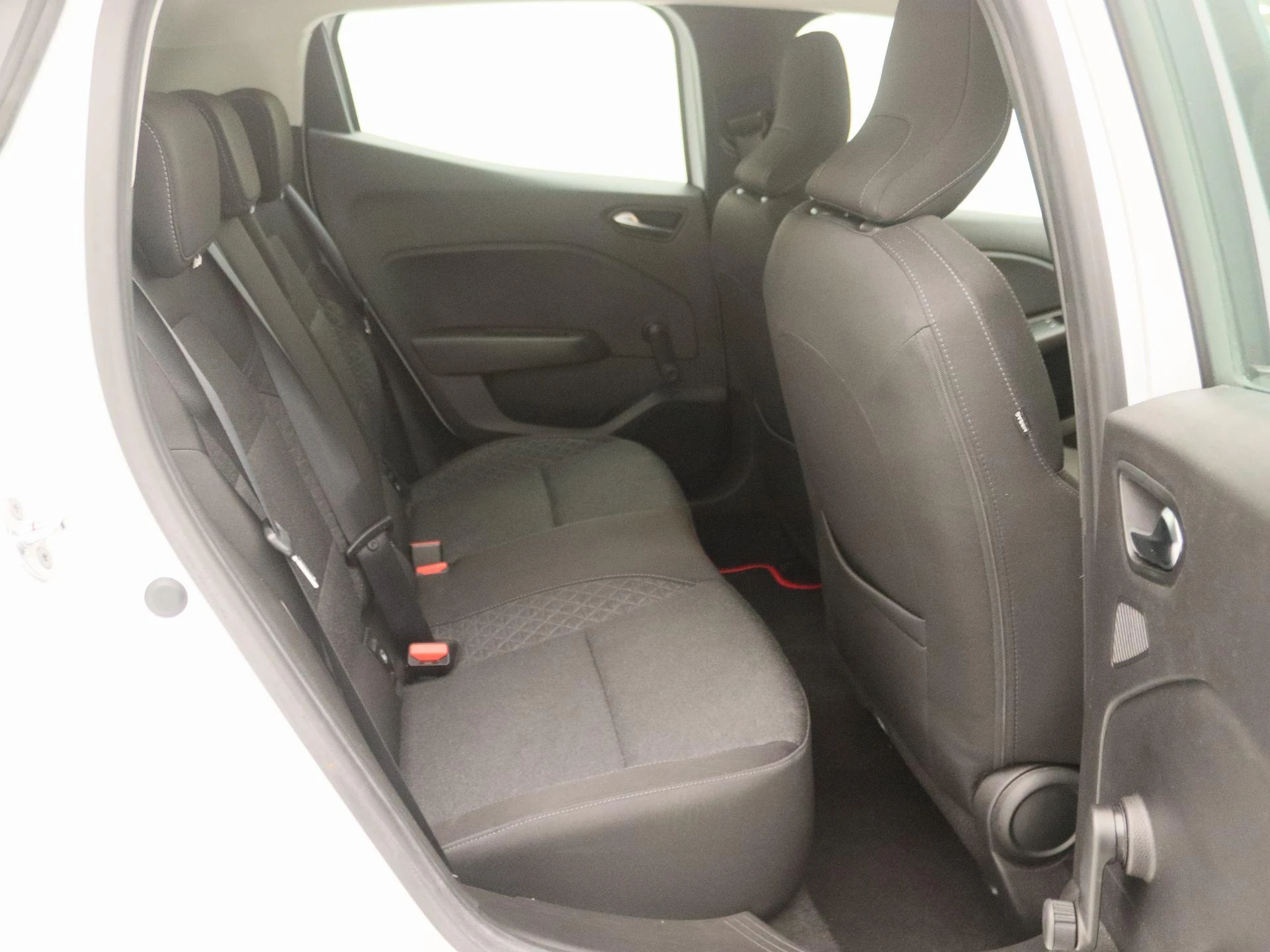 Renault-Clio-image-23