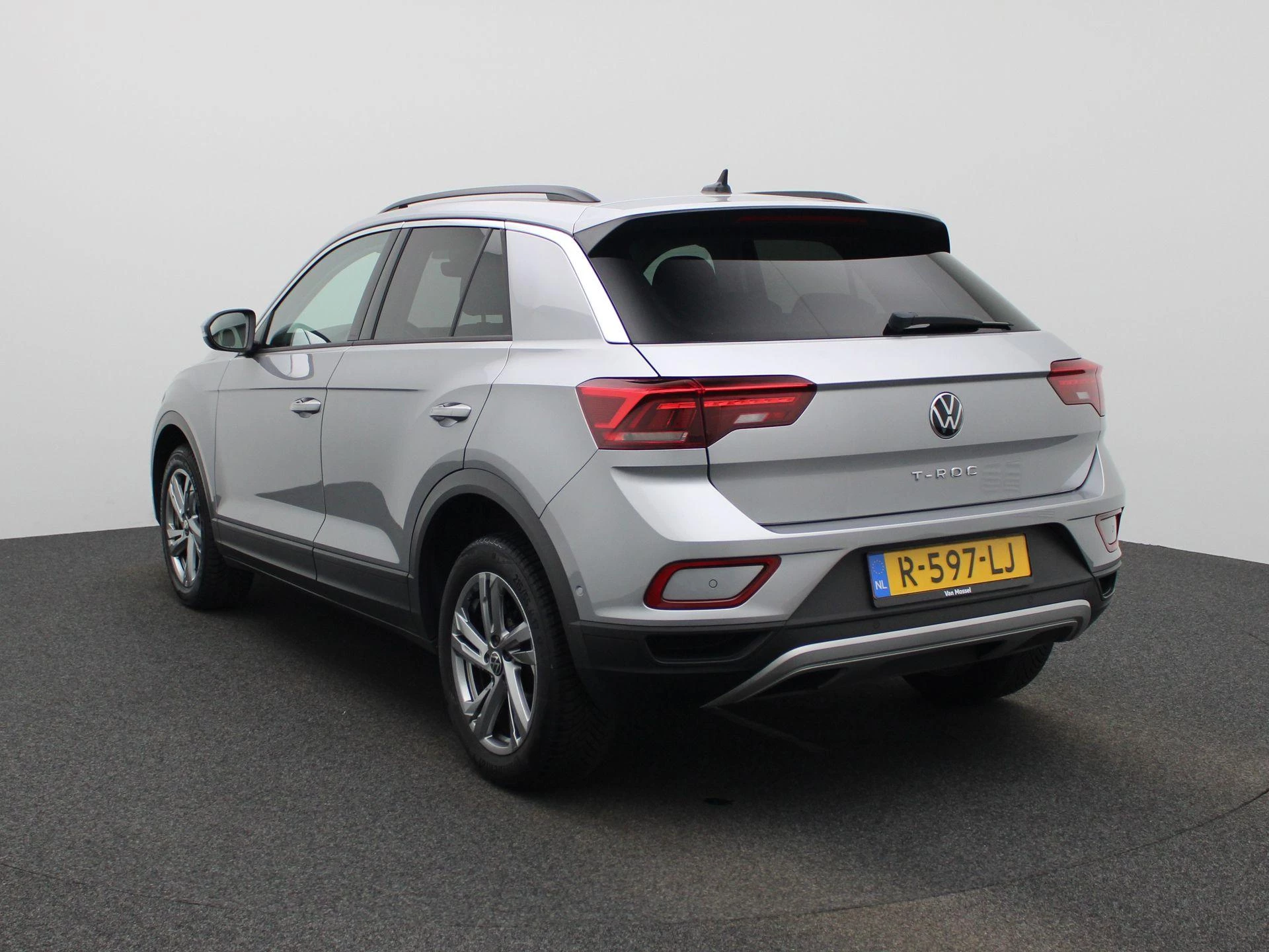 Volkswagen-T-Roc-image-1