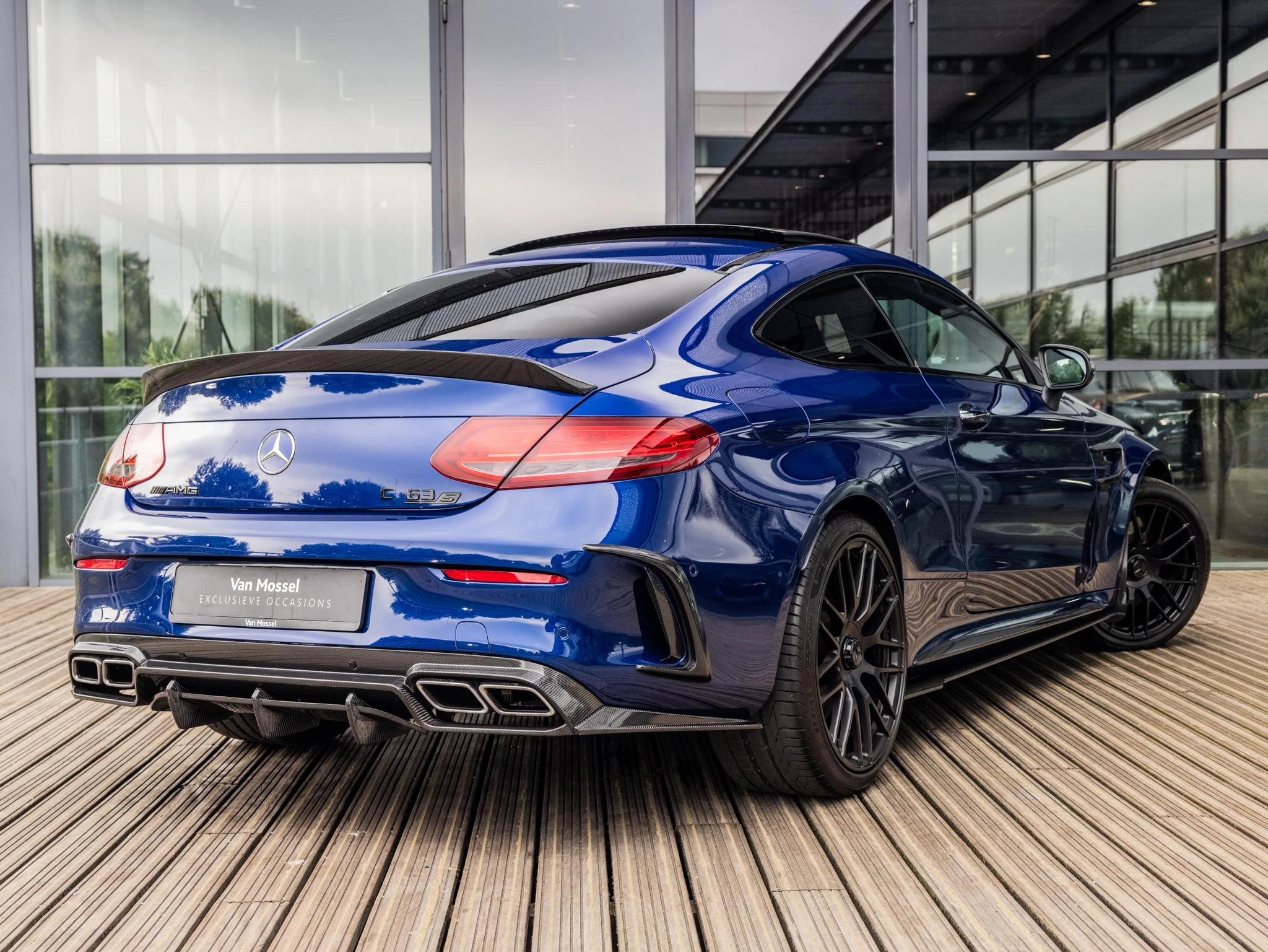 Mercedes-Benz-C-Klasse-image-12