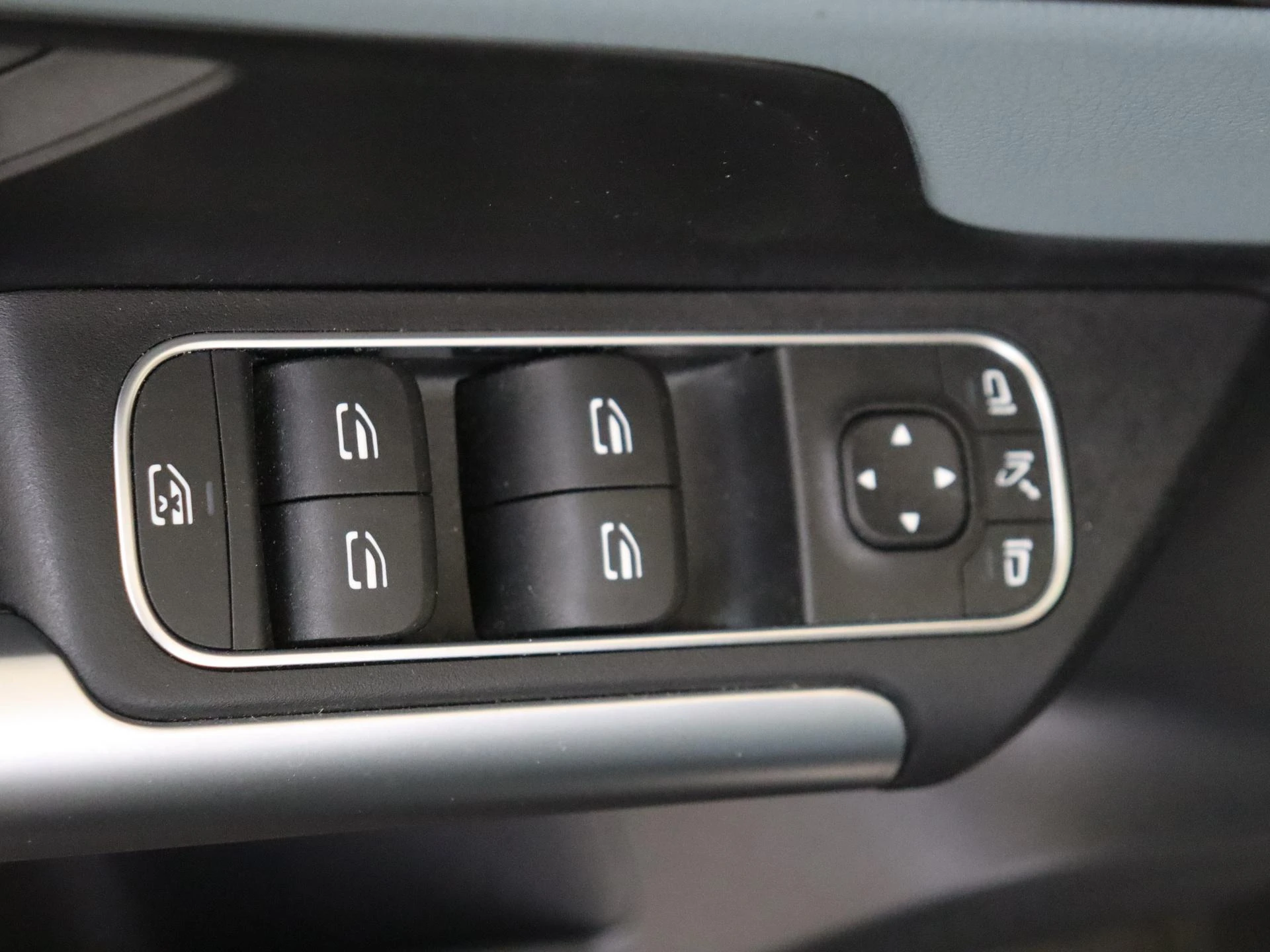 Mercedes-Benz-GLA-image-25