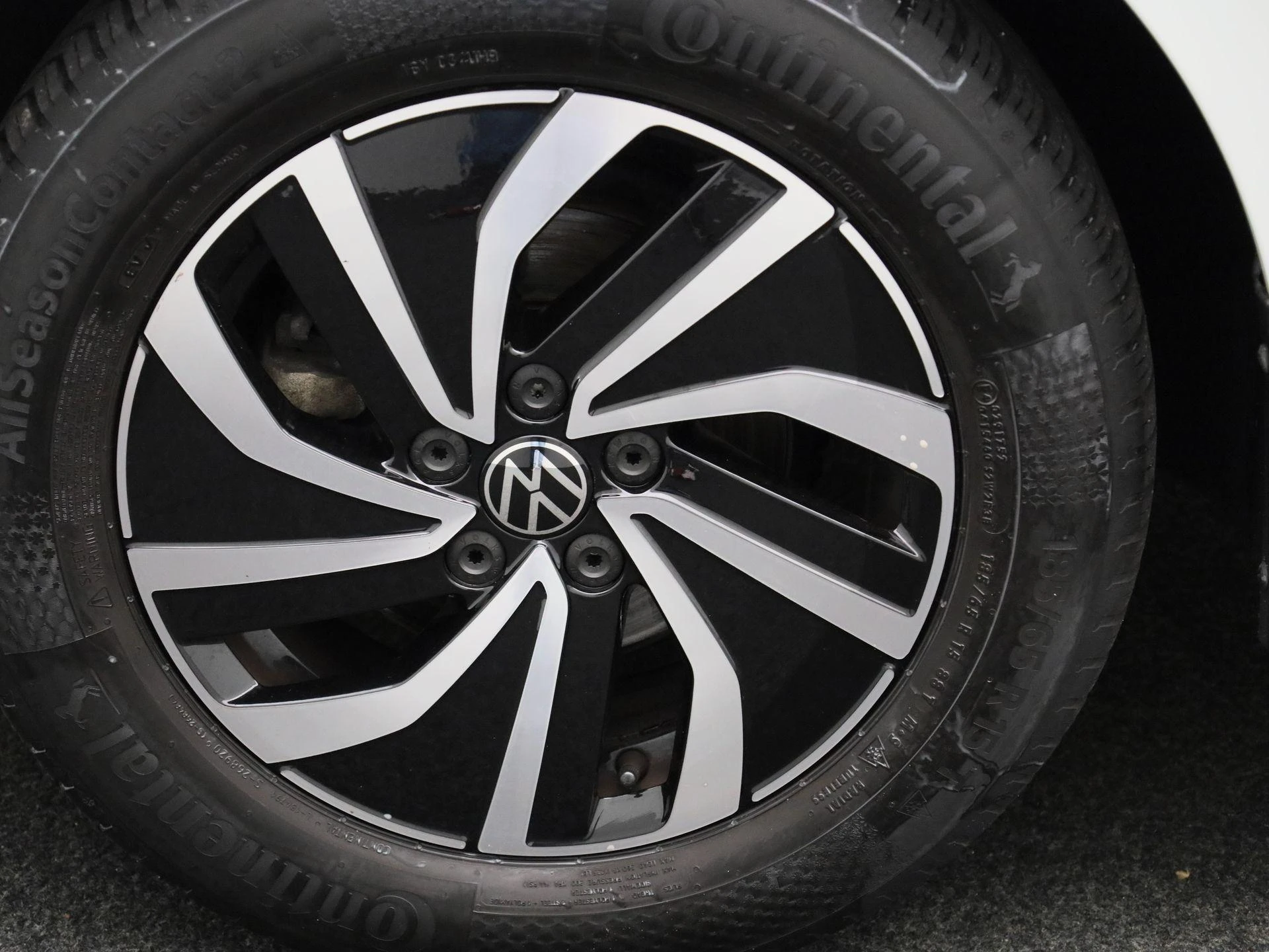 Volkswagen-Polo-image-13