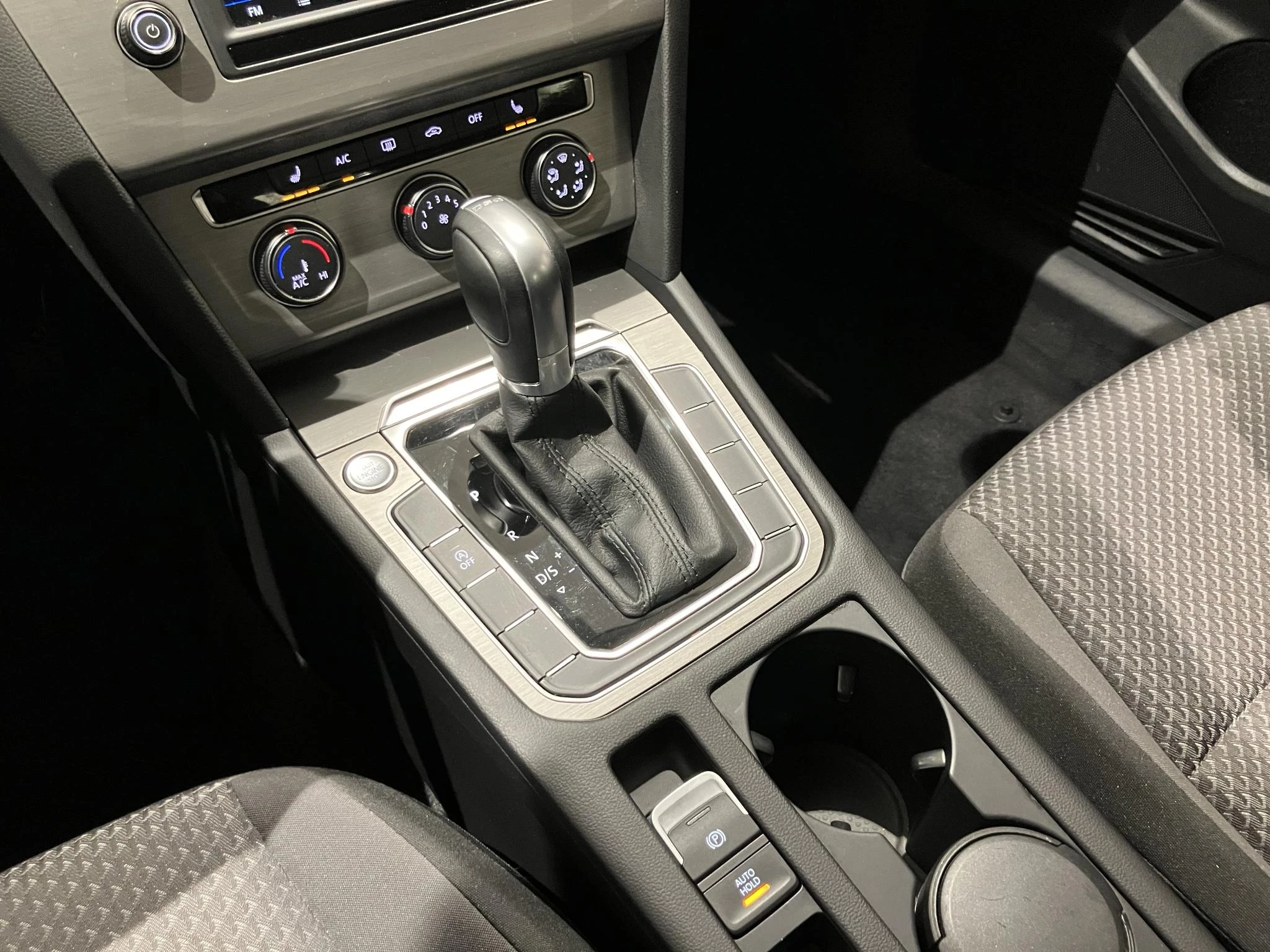 Volkswagen-Passat-image-24