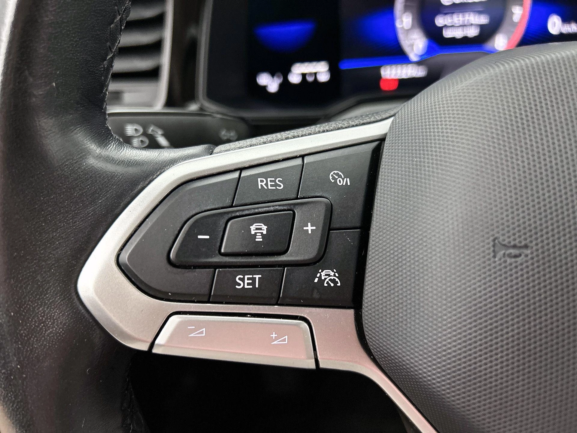 Volkswagen-Polo-image-5