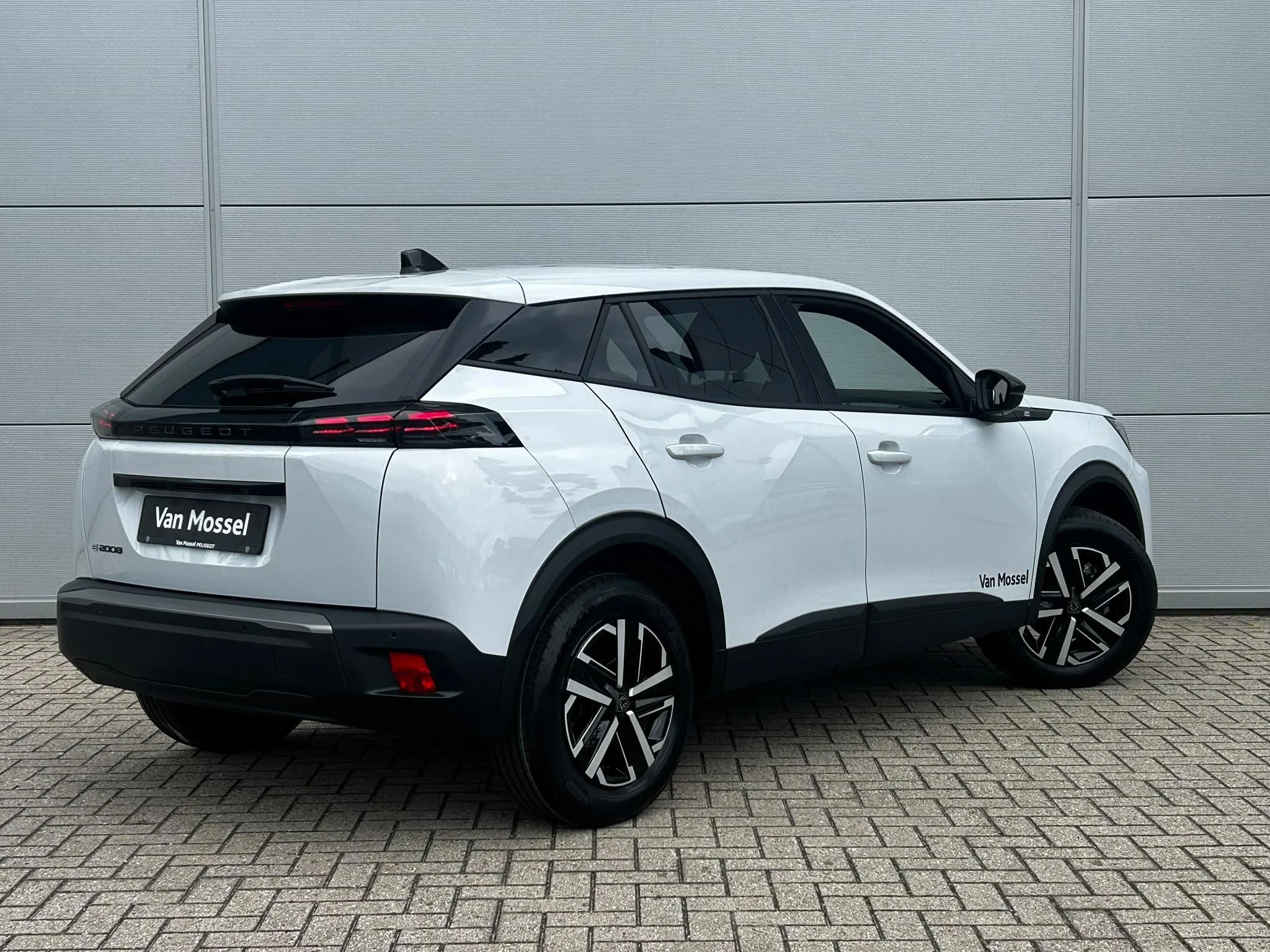 Peugeot-e-2008-image-5
