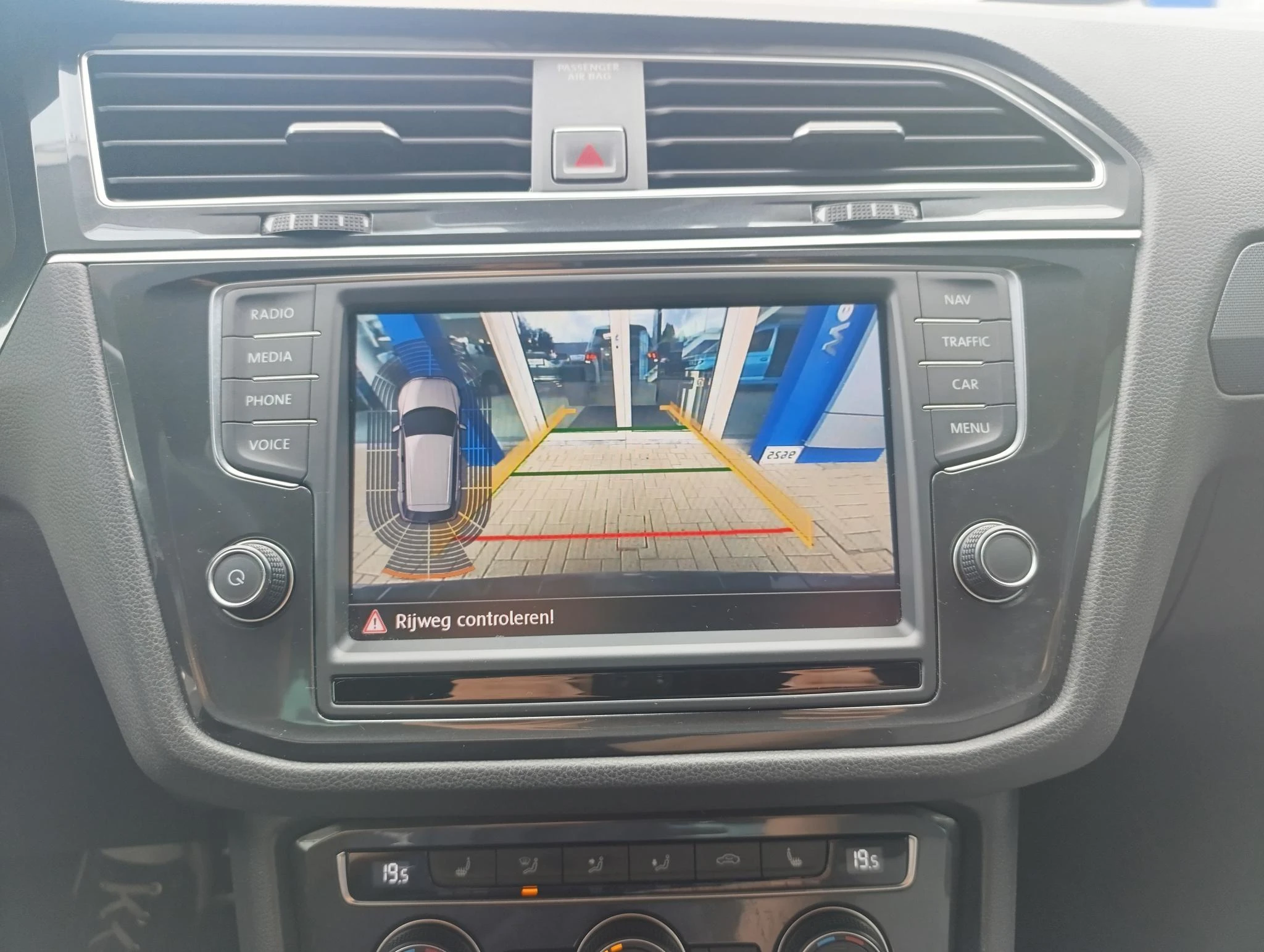 Volkswagen-Tiguan-image-28