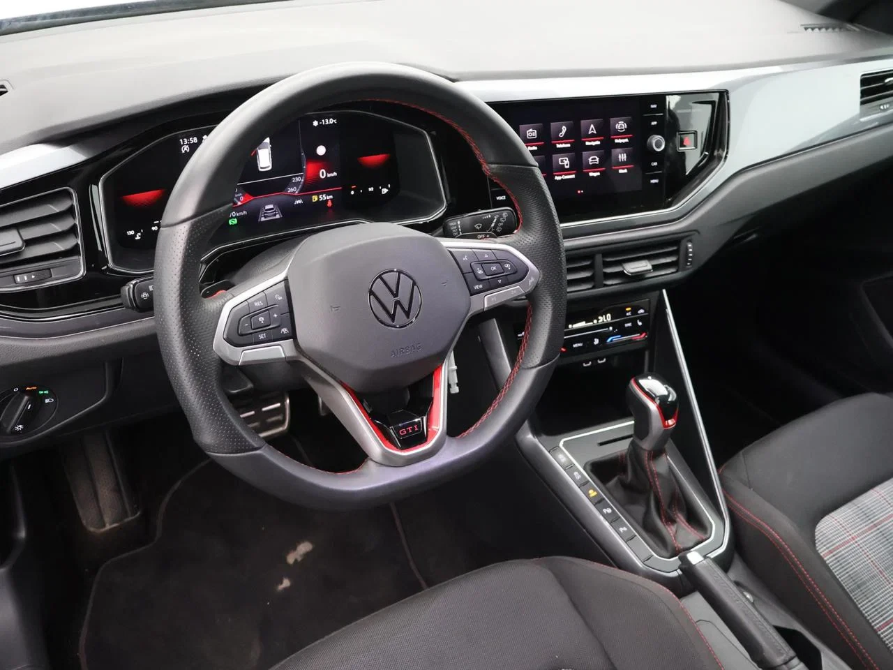 Volkswagen-Polo-image-19