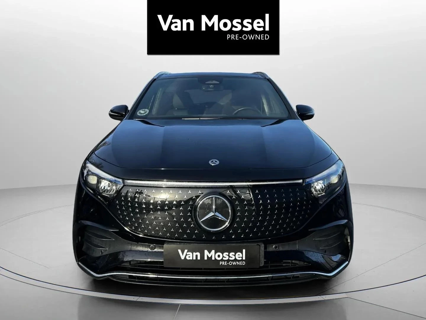 Mercedes-Benz-EQA-image-2