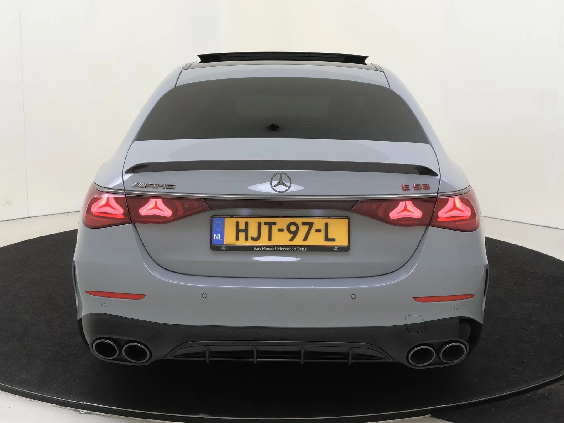 Mercedes-Benz-E-Klasse-image-8