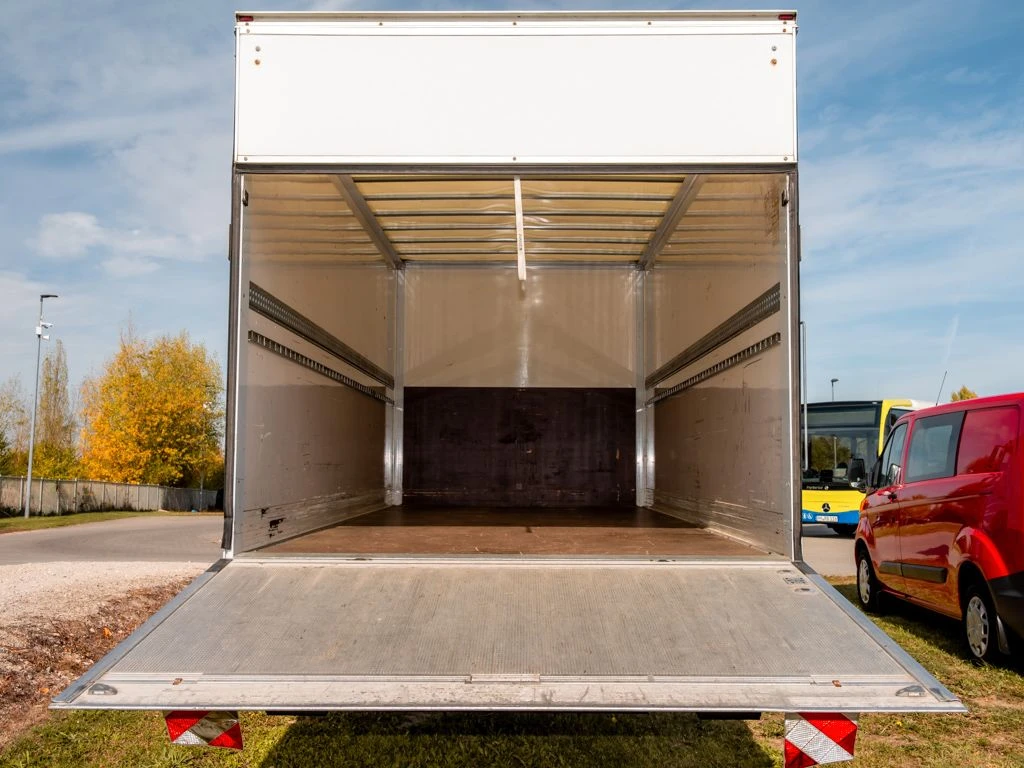 Mercedes-Benz-Atego-image-14