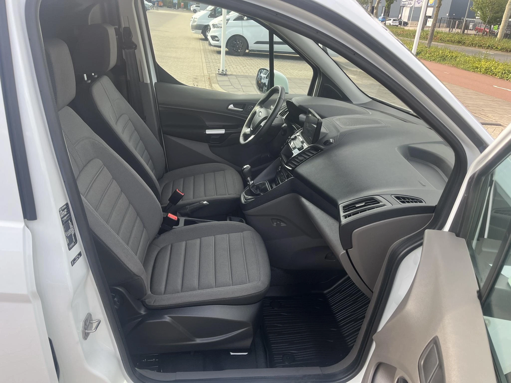Ford-Transit Connect-image-12
