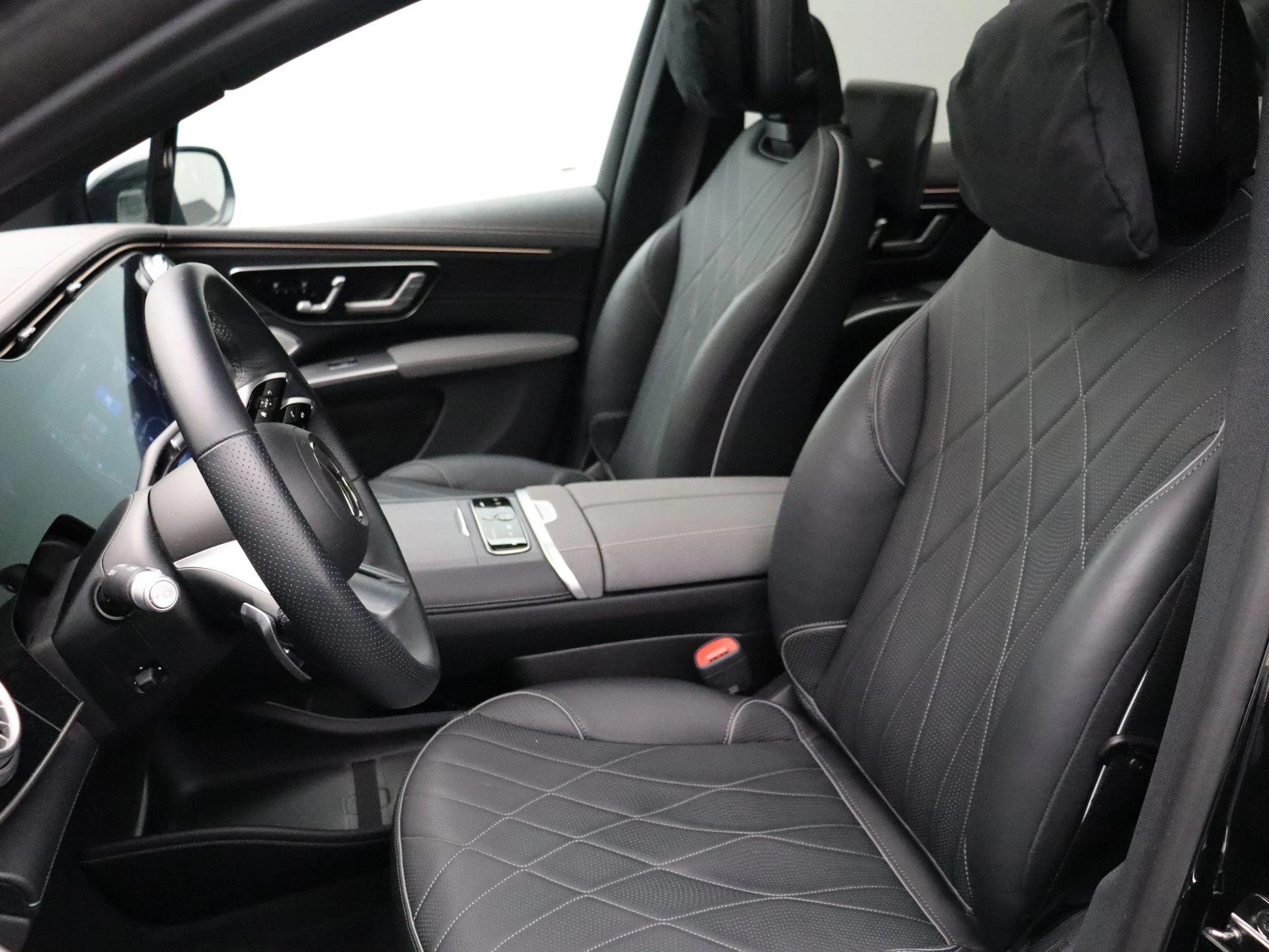 Mercedes-Benz-EQS-image-14
